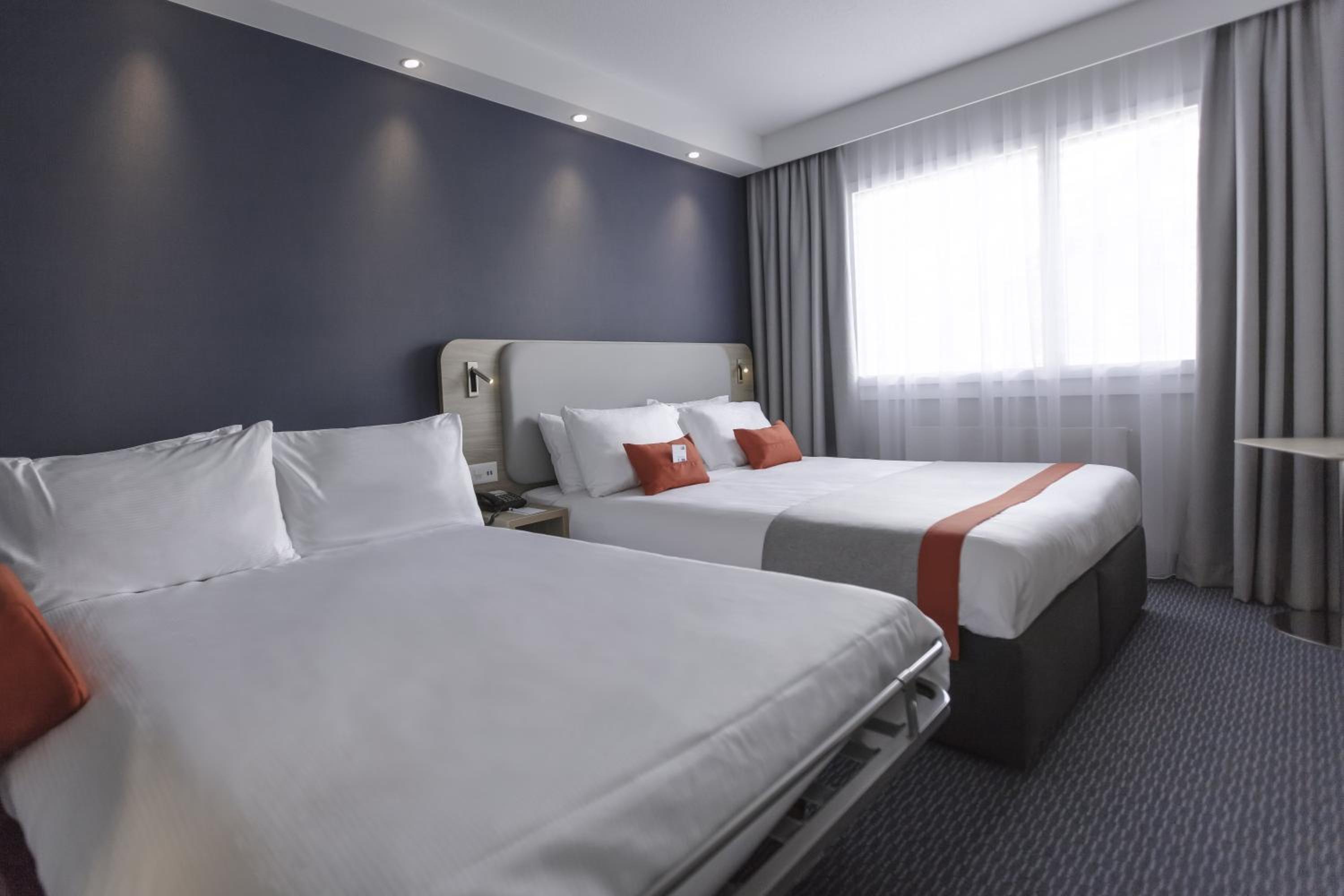Standard Queen Room with Single Sofa Bed - Free Breakfast - Photo 3