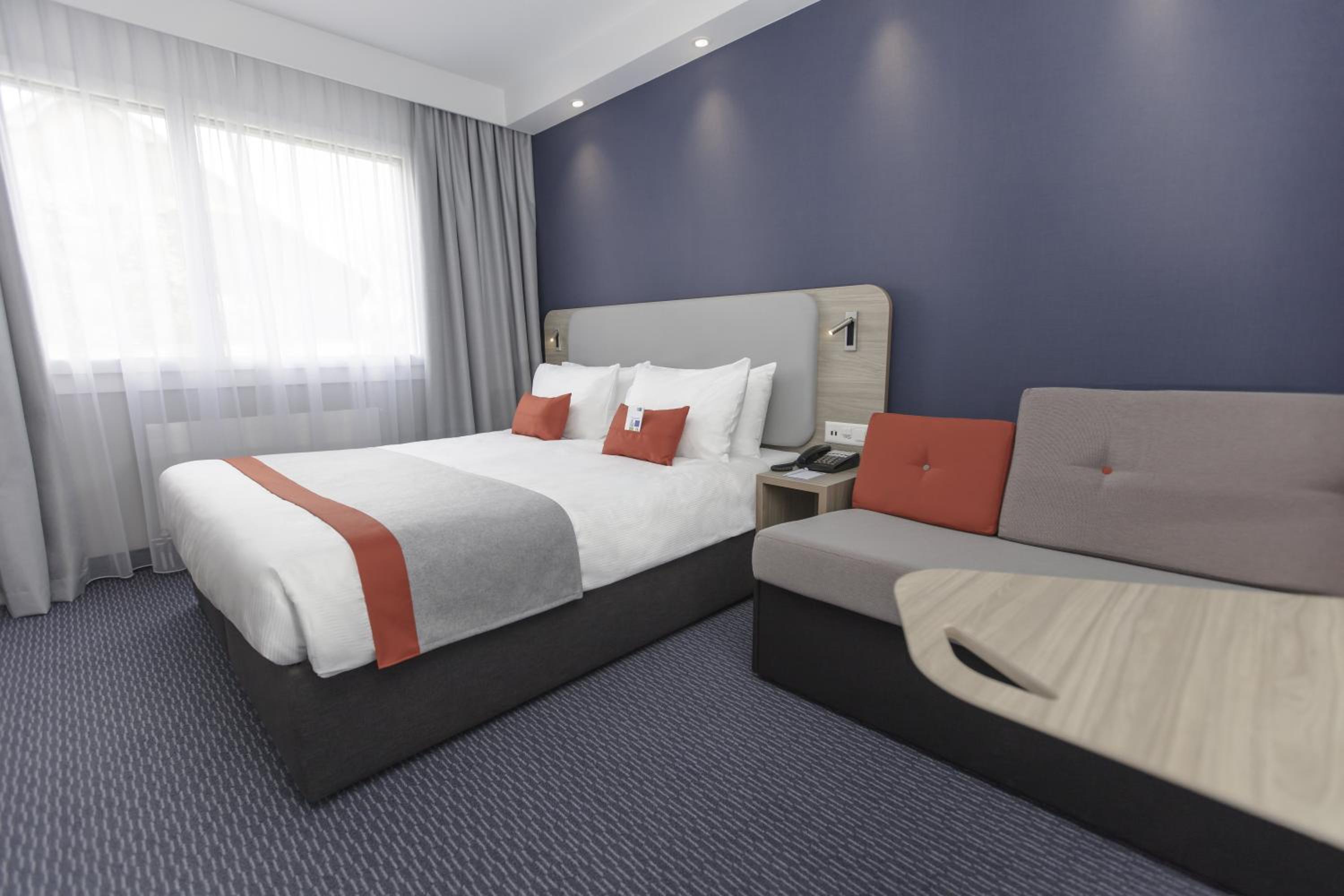 Standard Queen Room with Single Sofa Bed - Free Breakfast - Photo 2