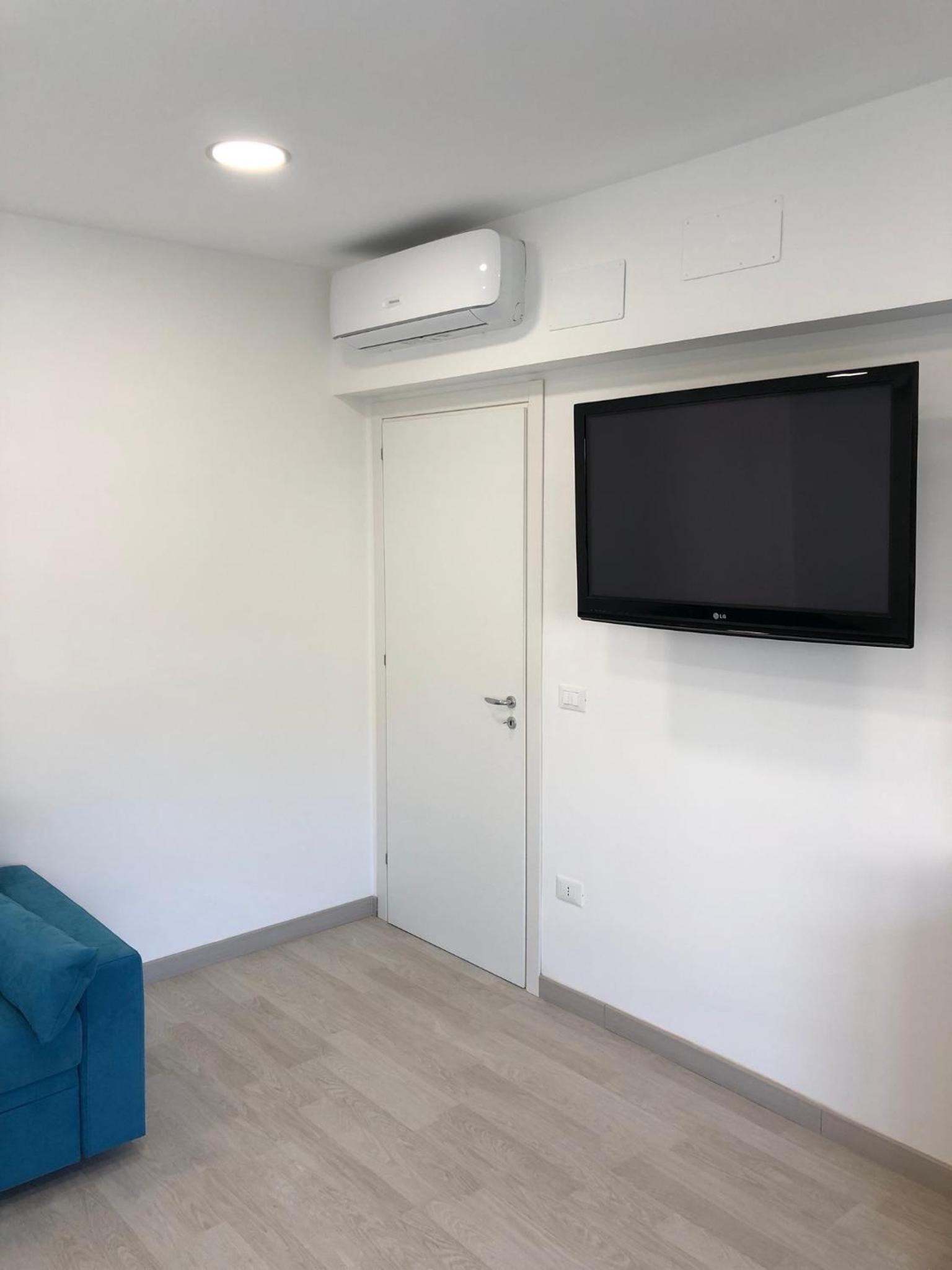 Junior Suite with Balcony - Photo 1