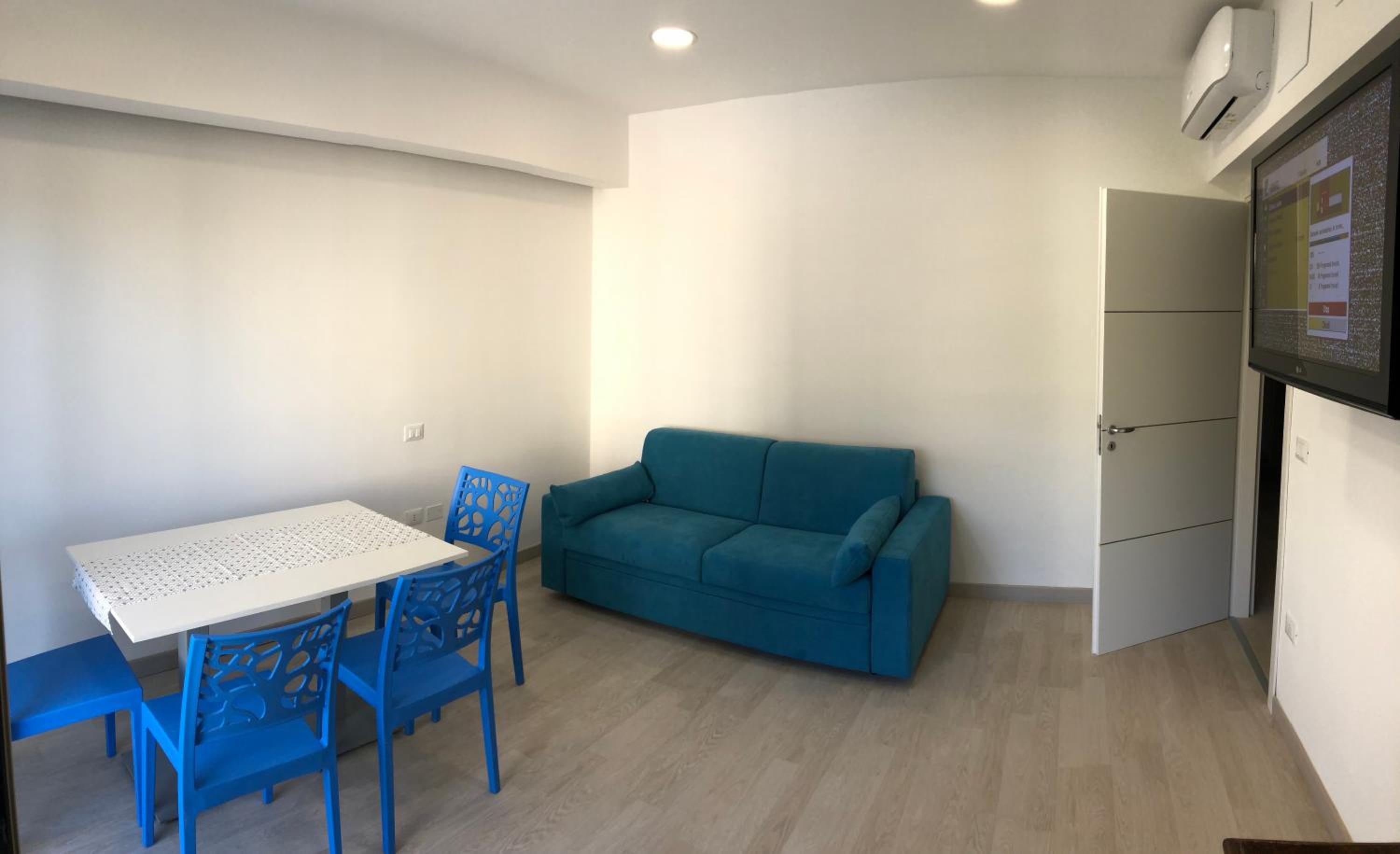 Junior Suite with Balcony - Photo 8