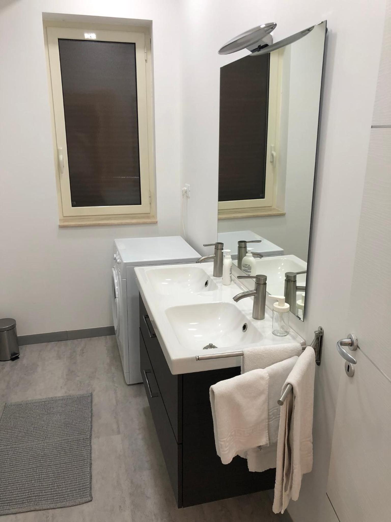 Junior Suite with Balcony - Photo 9
