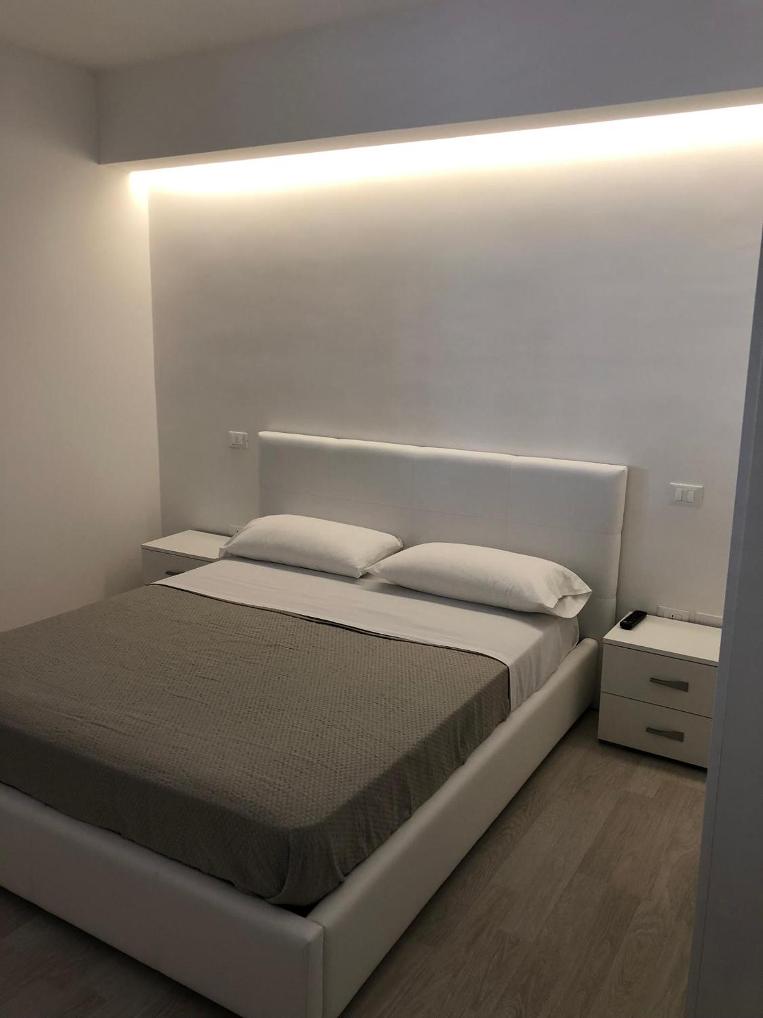 Junior Suite with Balcony - Photo 4