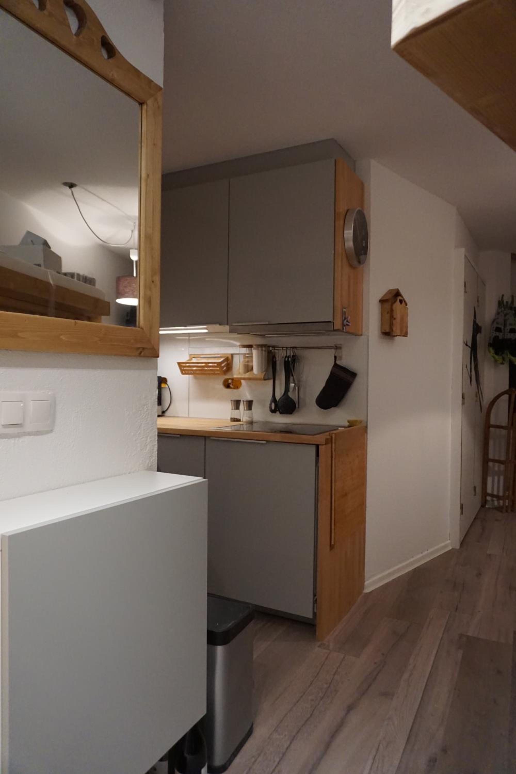 One-Bedroom Apartment - Photo 2