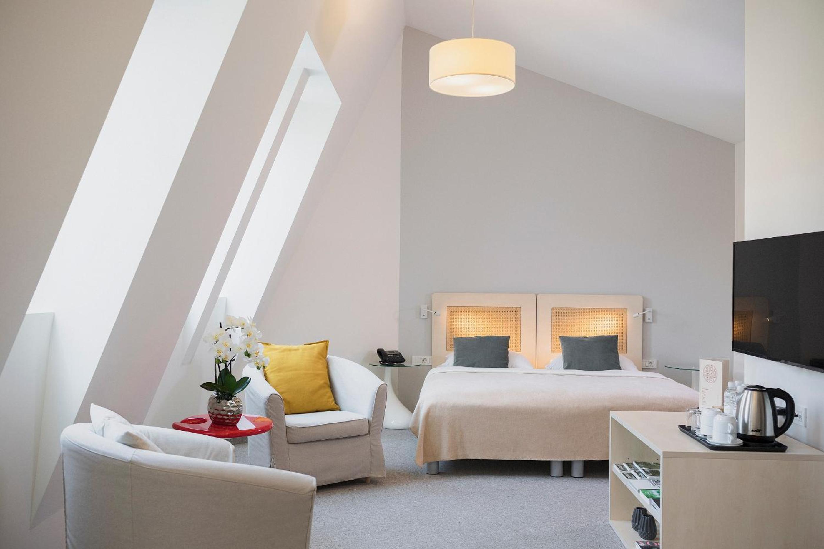 Suite with Courtyard View photo 1