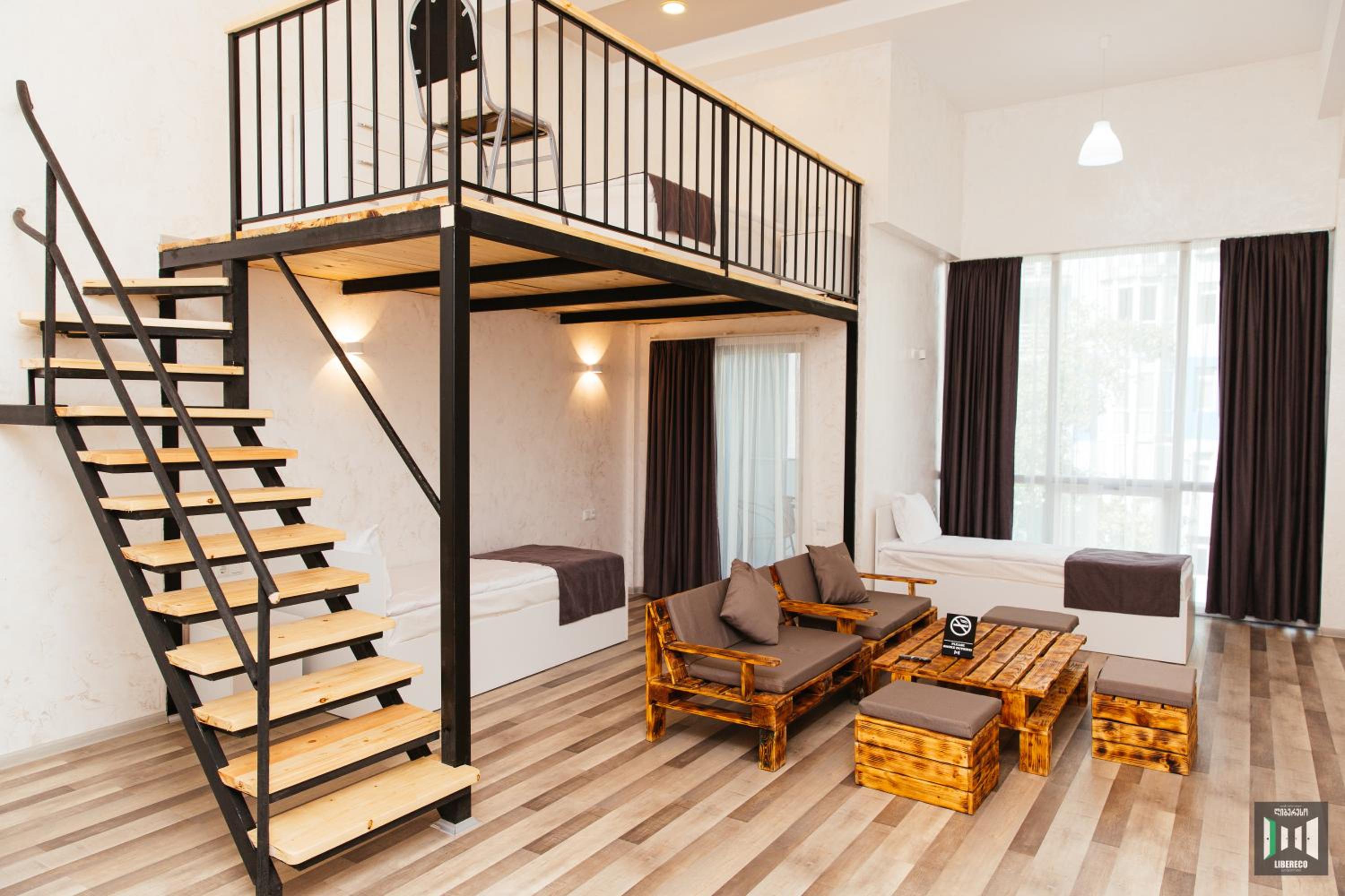Apartment - Split Level photo 2