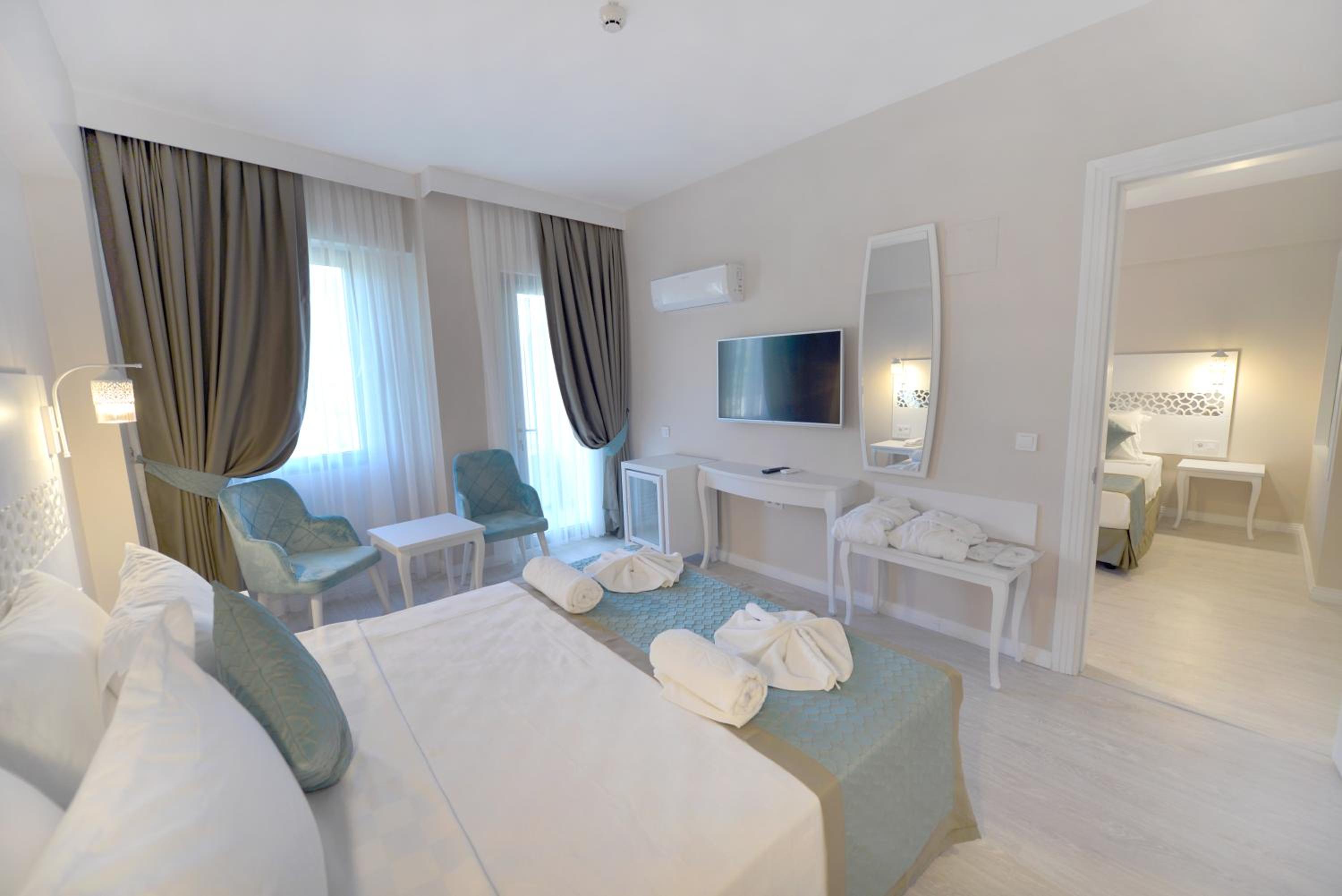 Family Room - Photo 4