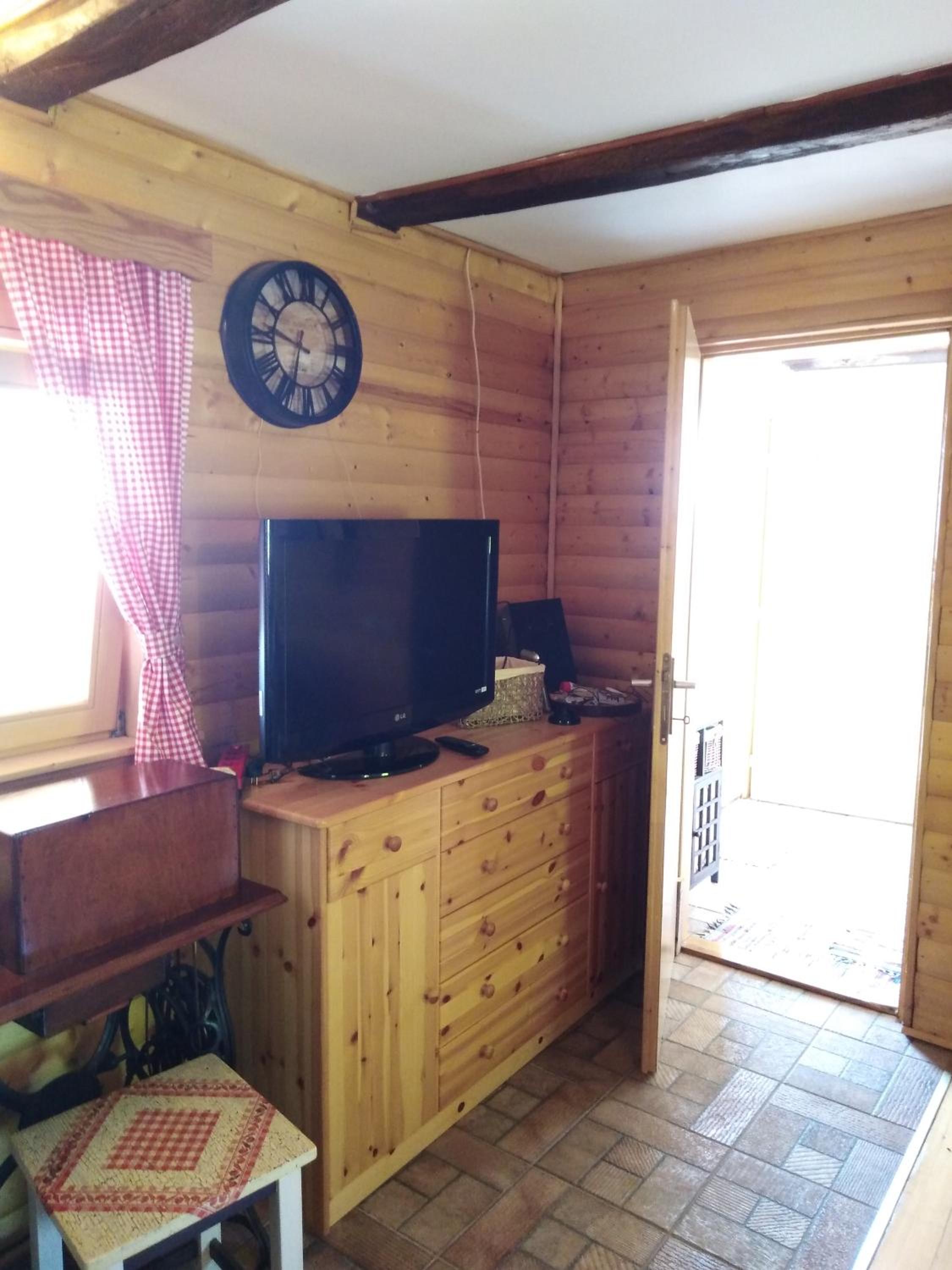 One-Bedroom House photo 1