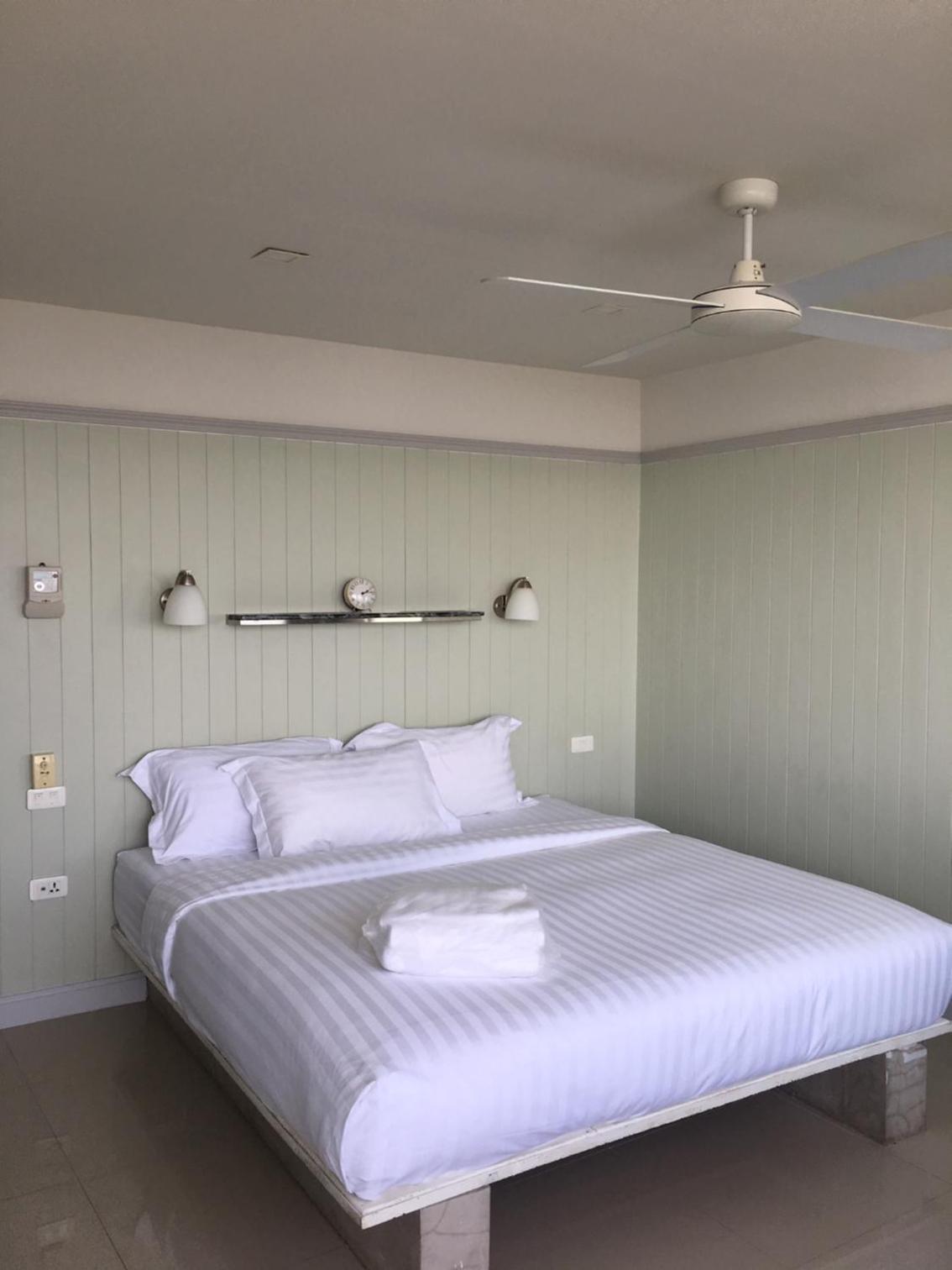 Double Room with Balcony and Sea View - Photo 1