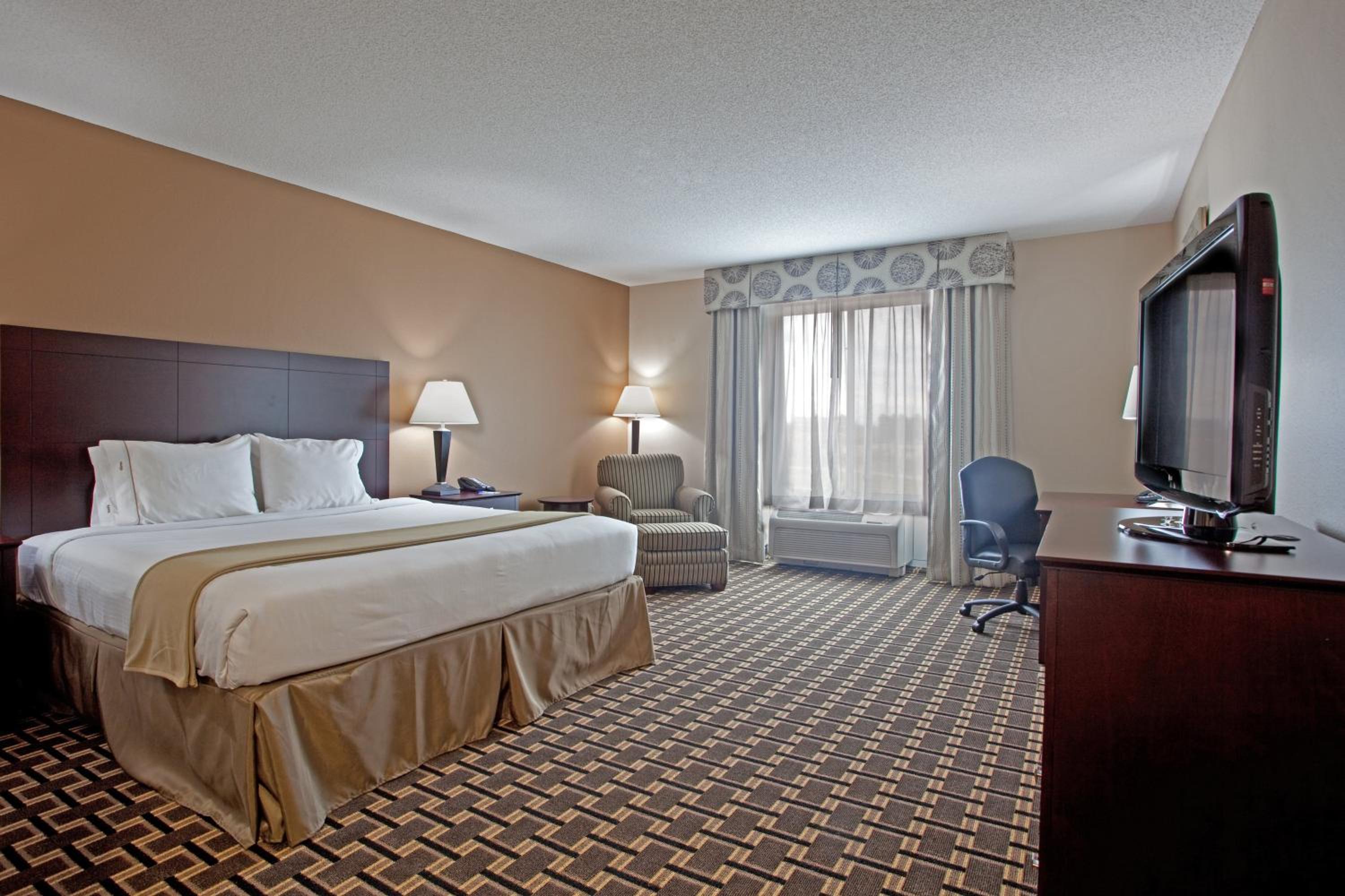 Standard King Room - Photo 2