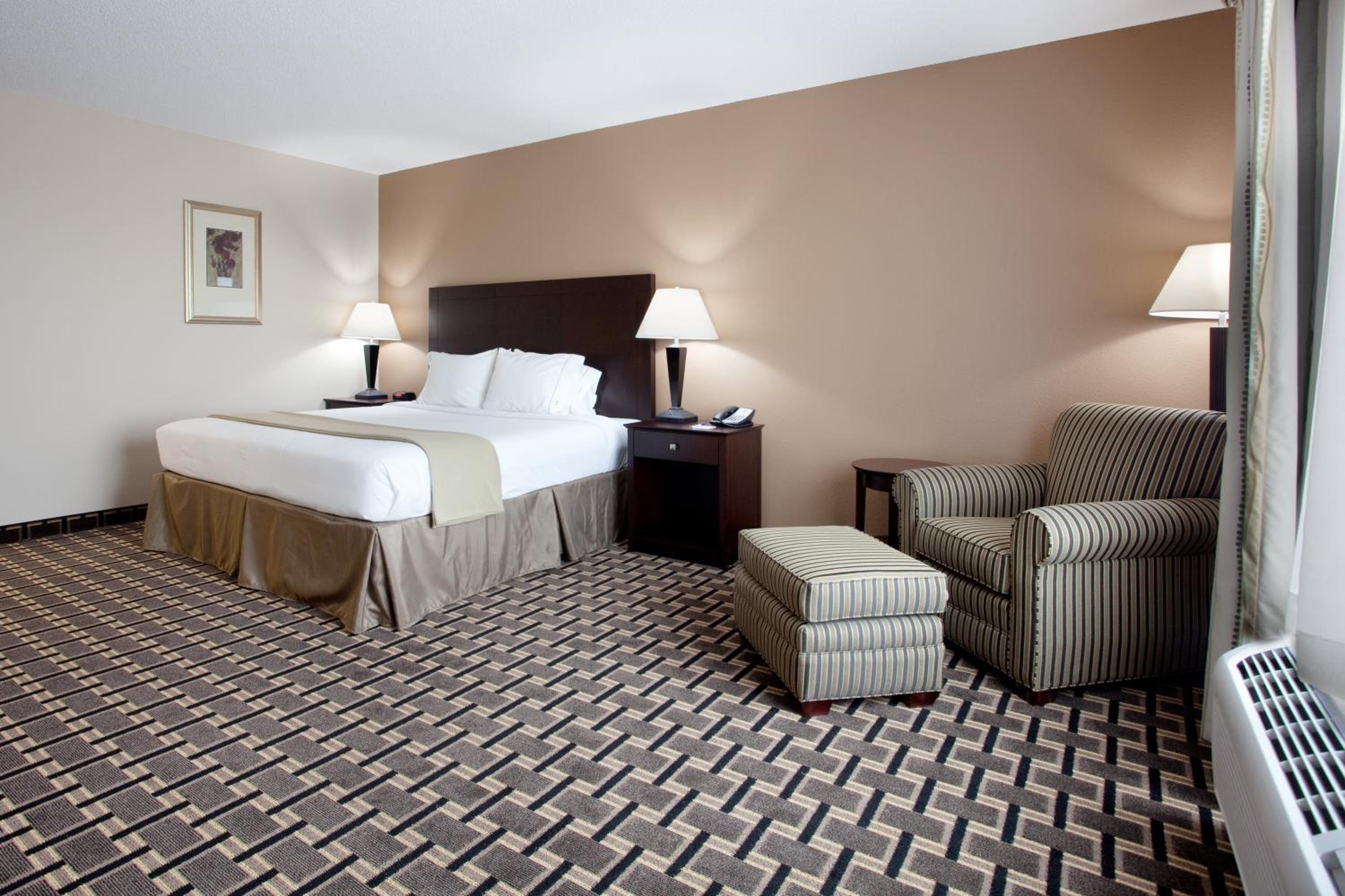 Standard King Room - Photo 1