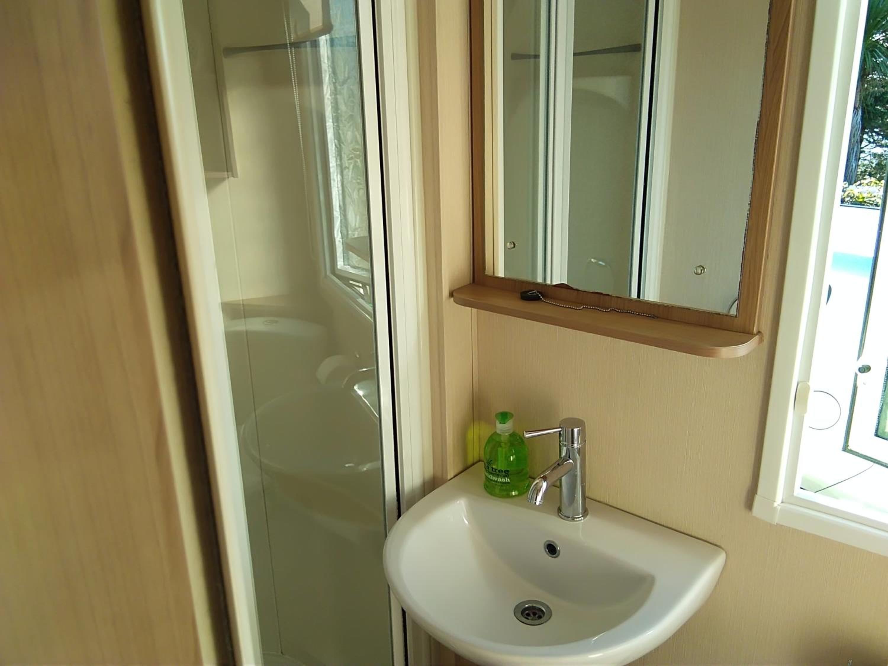 Double or Twin Room with Sea View photo 3