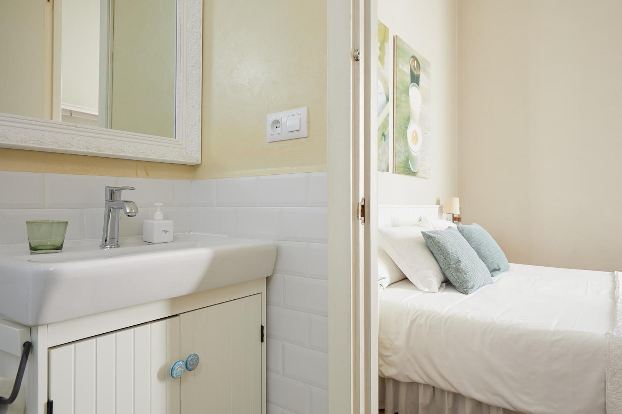 Double or Twin Room with Balcony photo 3