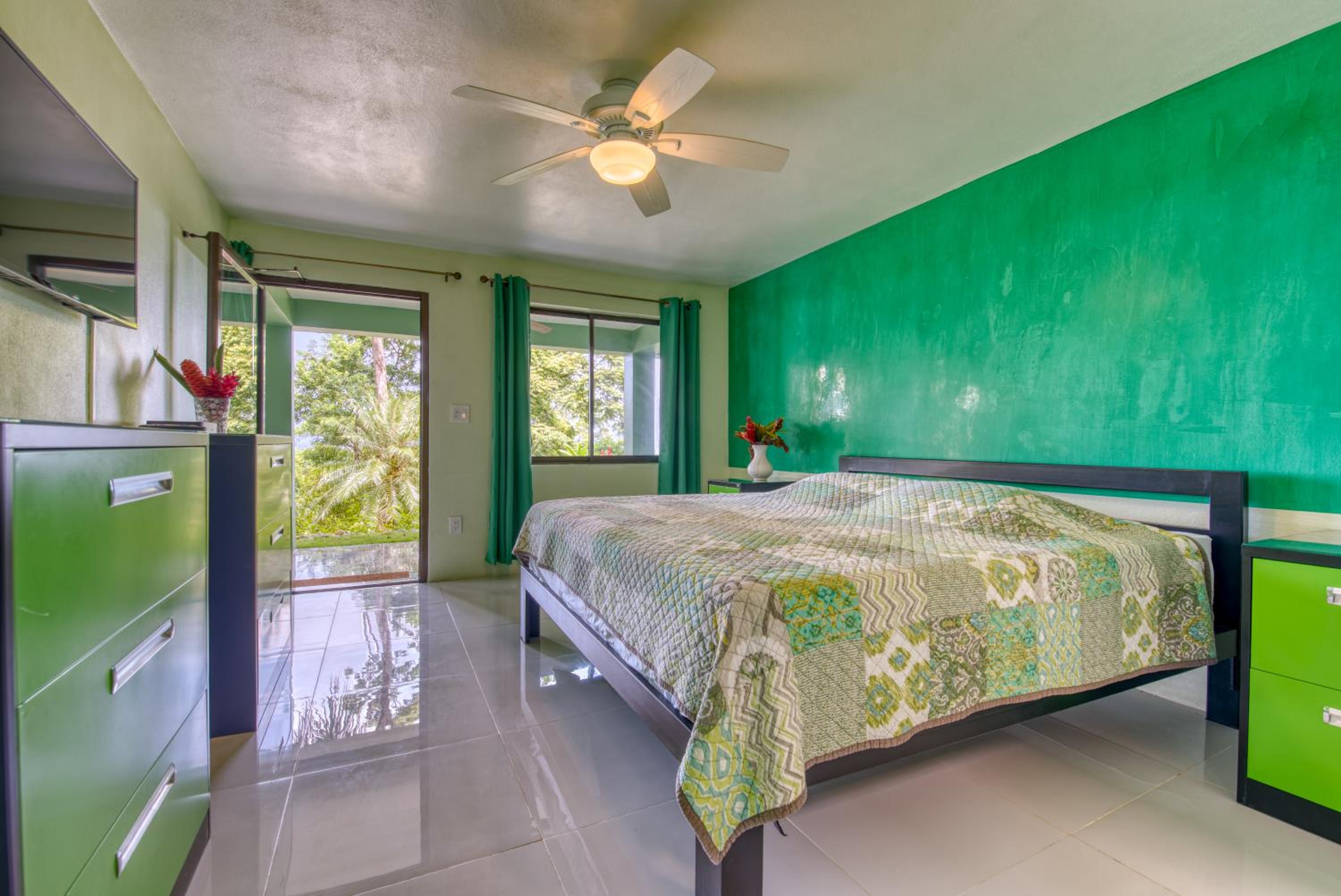 Deluxe King Room photo 3