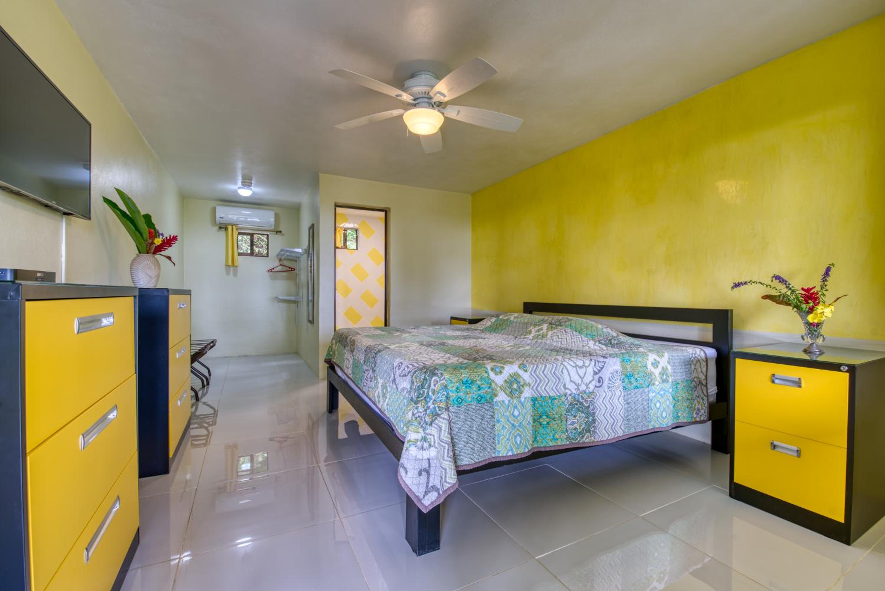 Deluxe King Room photo 1