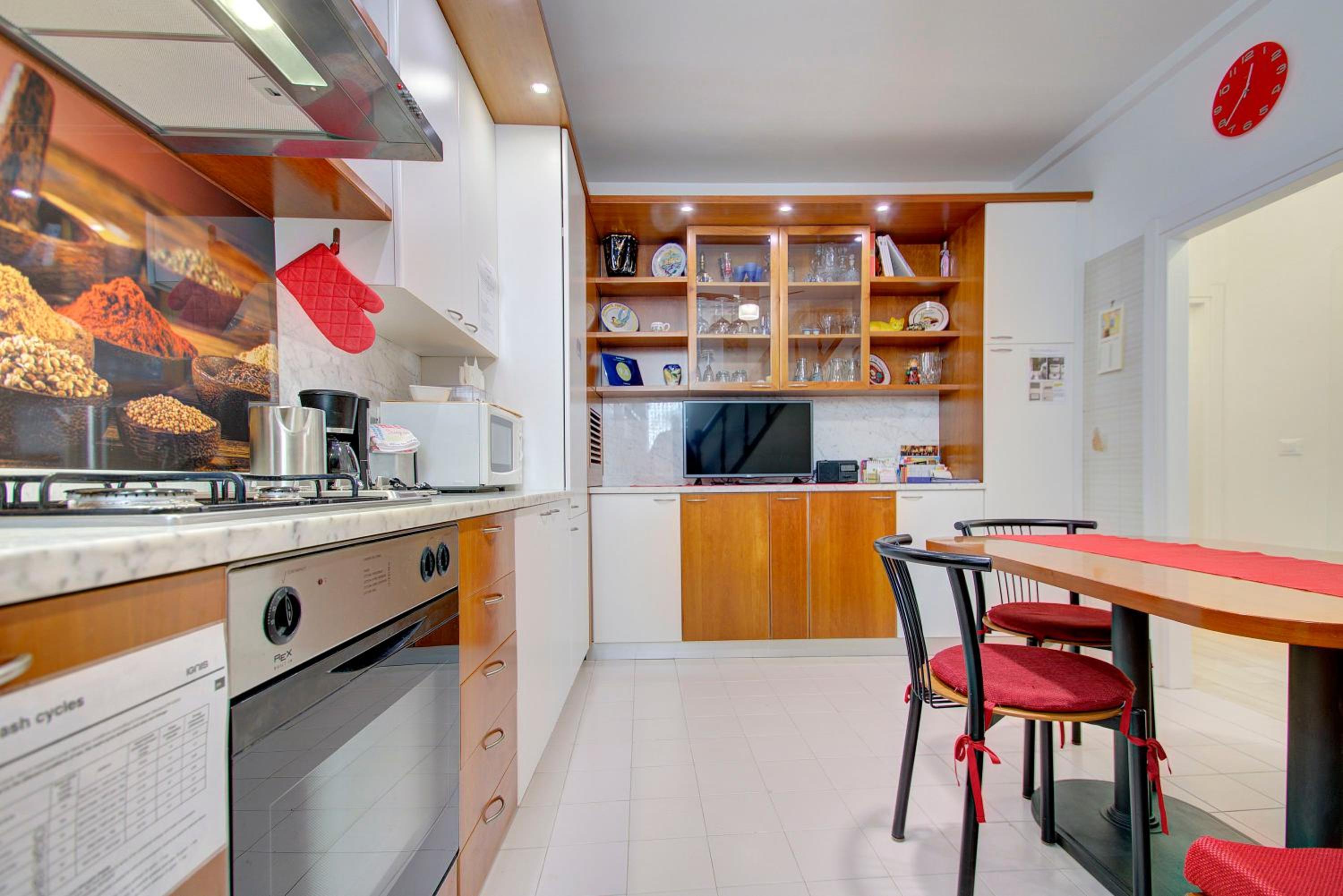Three-Bedroom Apartment photo 2