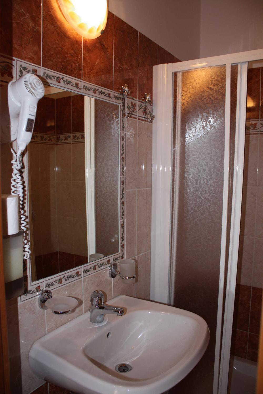 Double Room with Private Bathroom photo 2