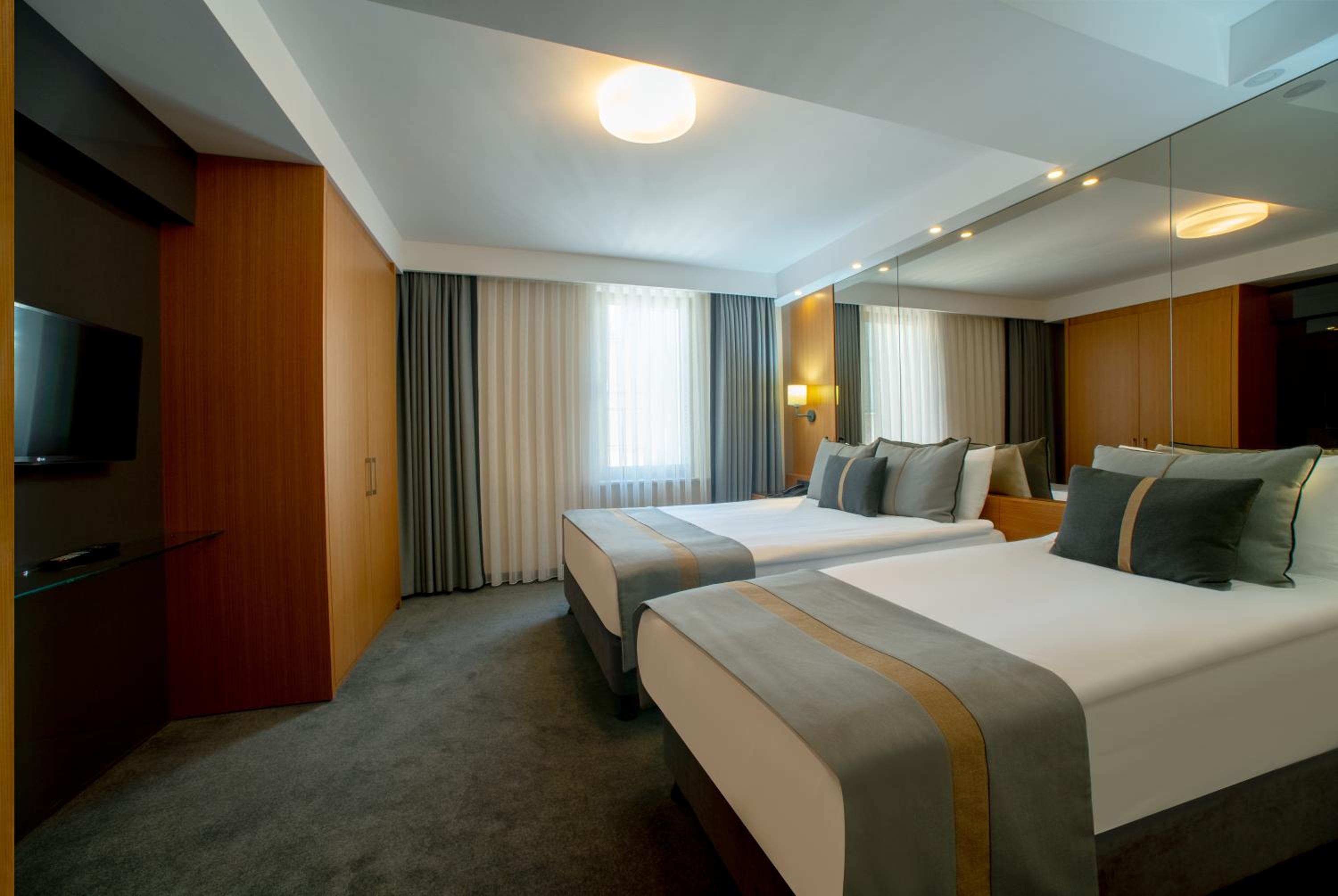 Superior Triple Room photo 3