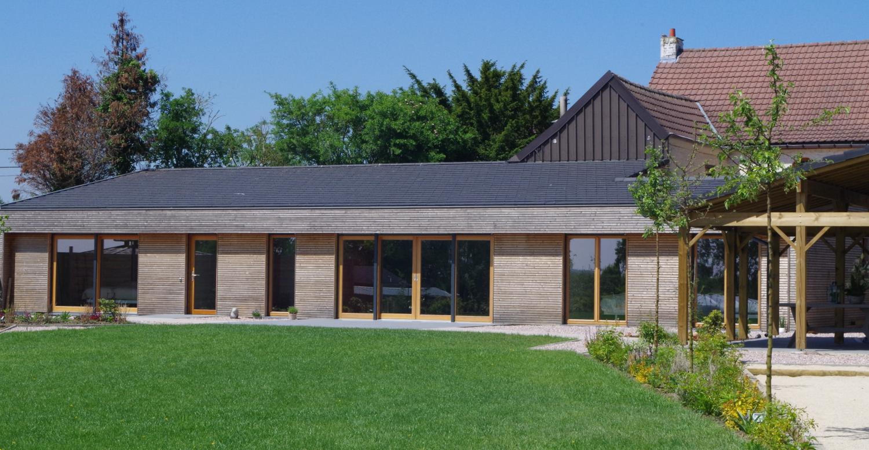 Three-Bedroom House photo 1