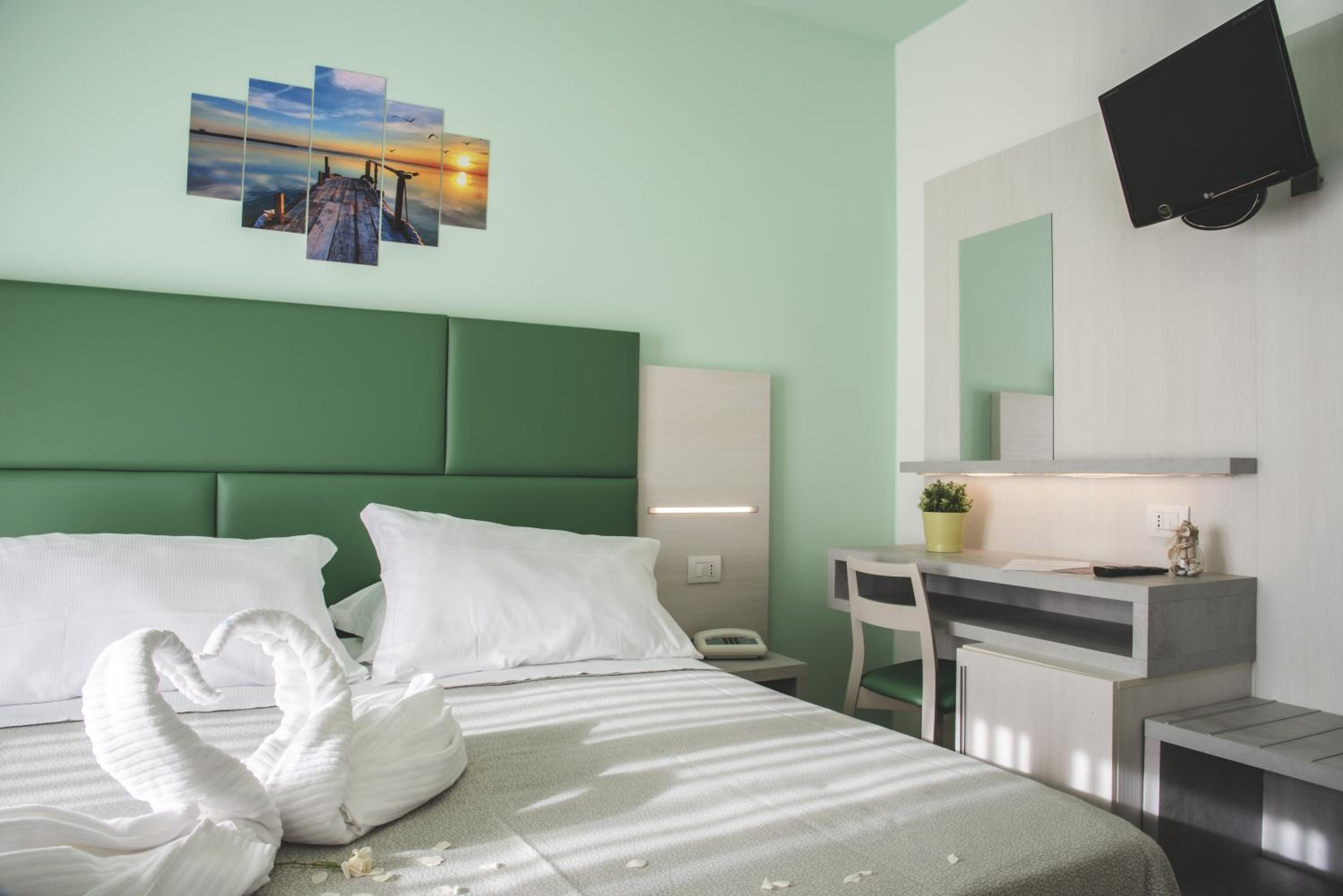 Double or Twin Room photo 3