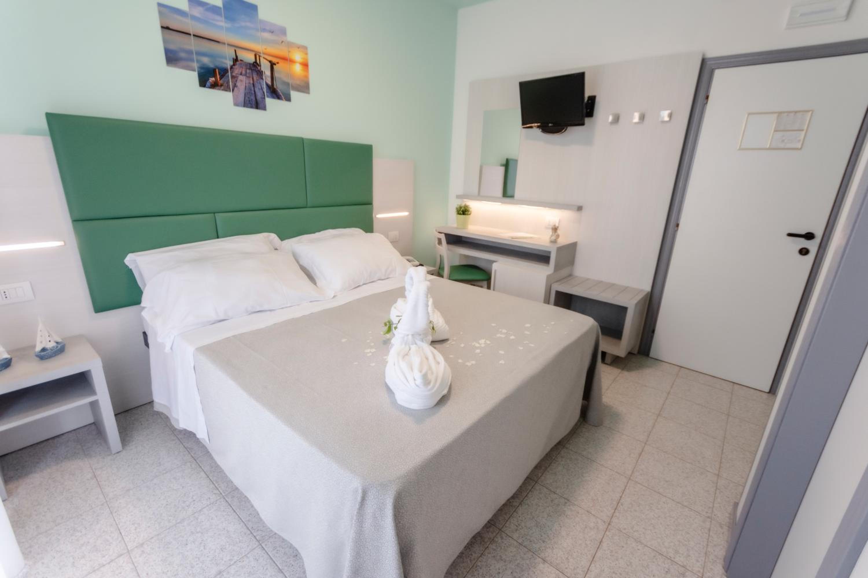 Double or Twin Room with Sea View