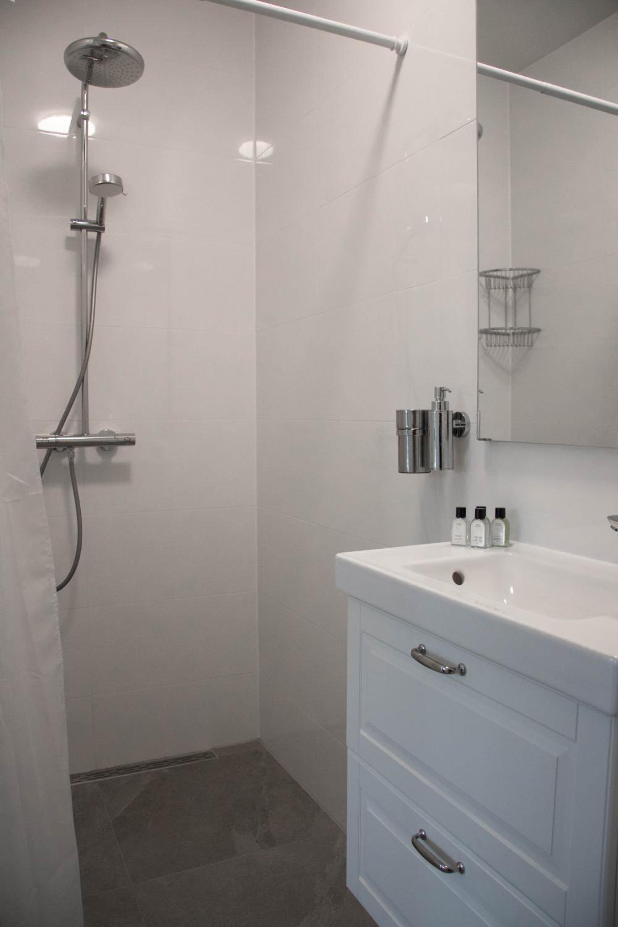 Double or Twin Room with Private Bathroom photo 2