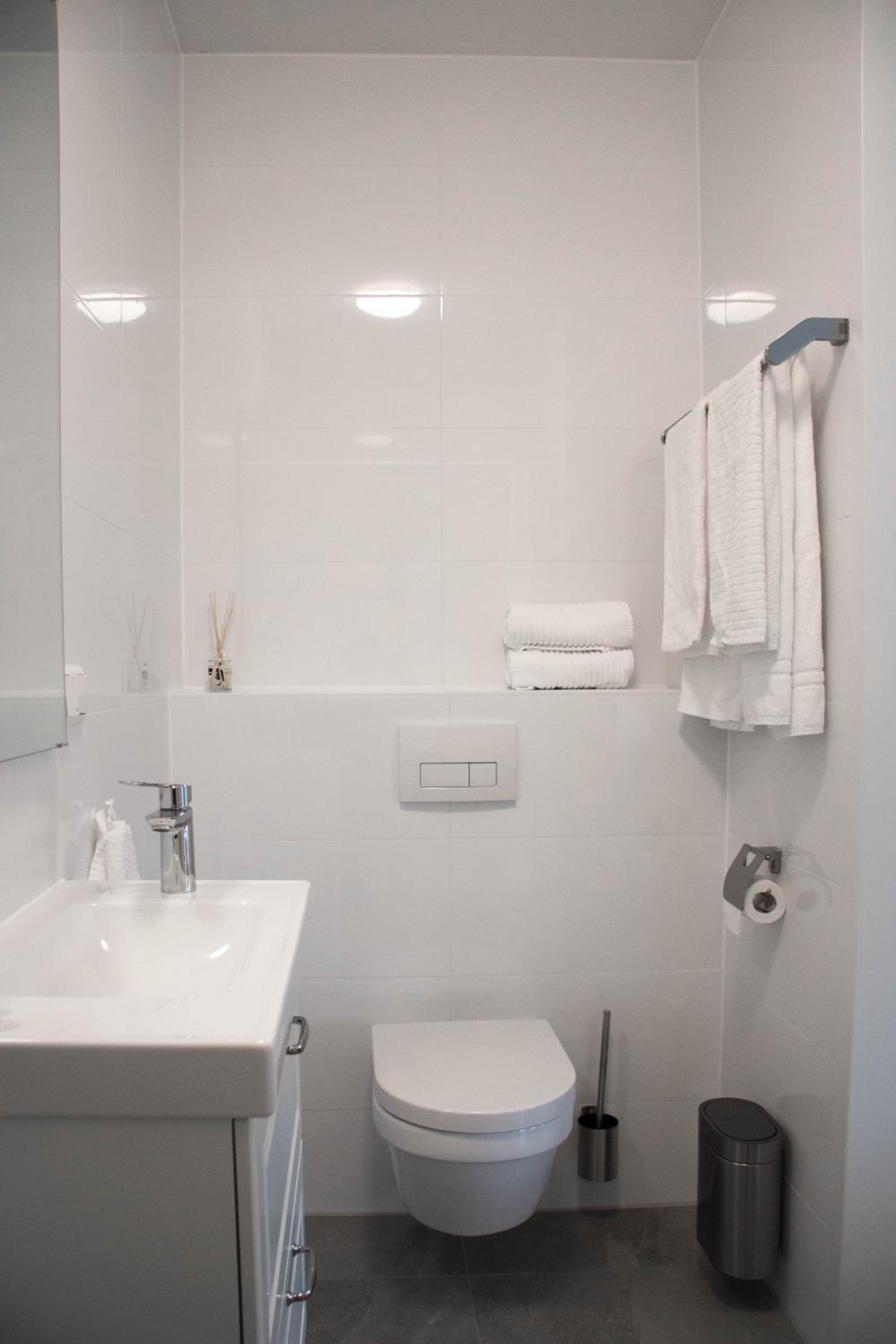 Double or Twin Room with Private Bathroom photo 3