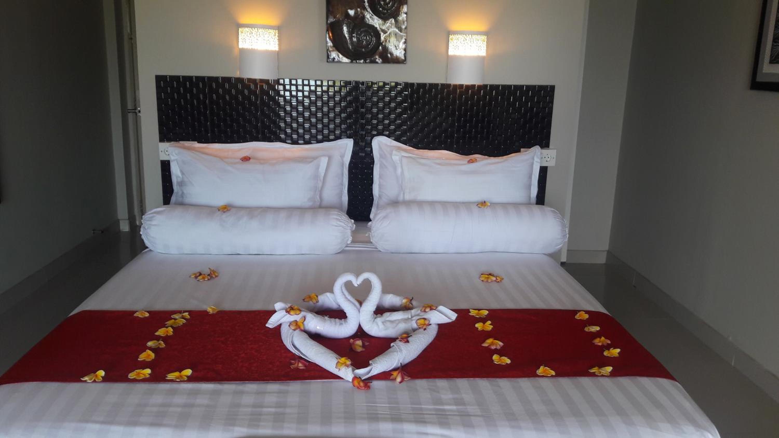 Deluxe Double Room with Balcony and Sea View - Photo 1