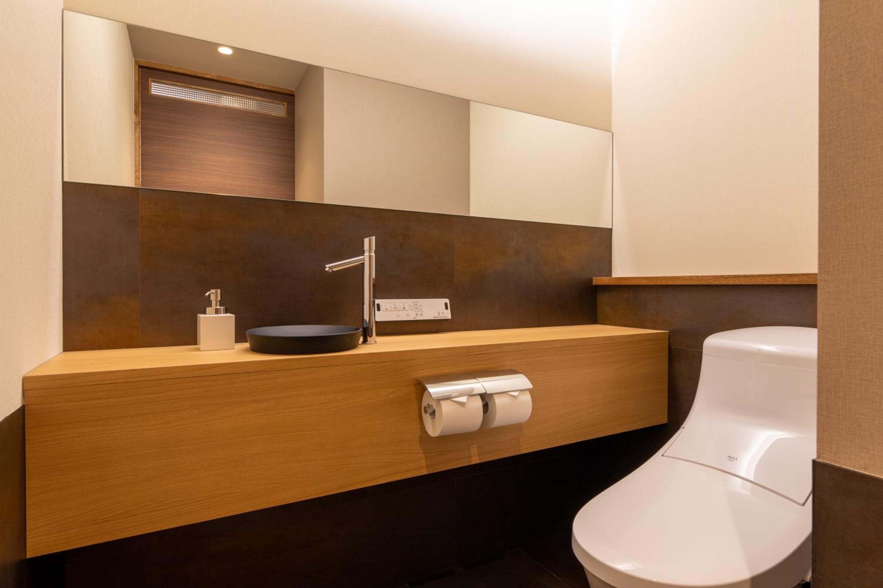 Suite with Balcony - Photo 12