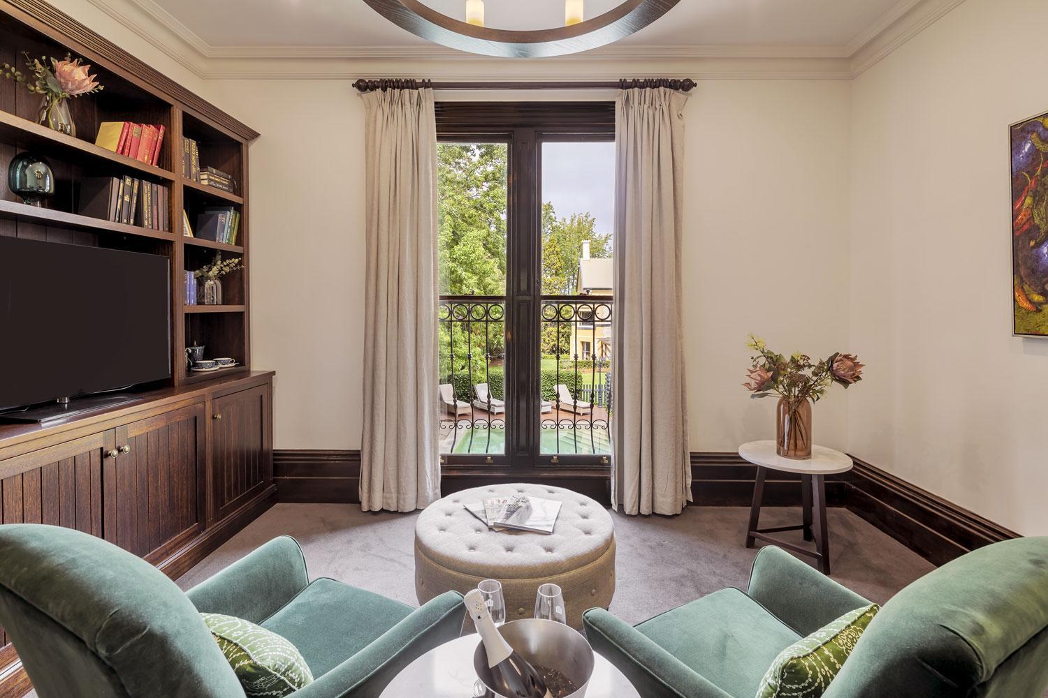 Tower Suite - Photo 2