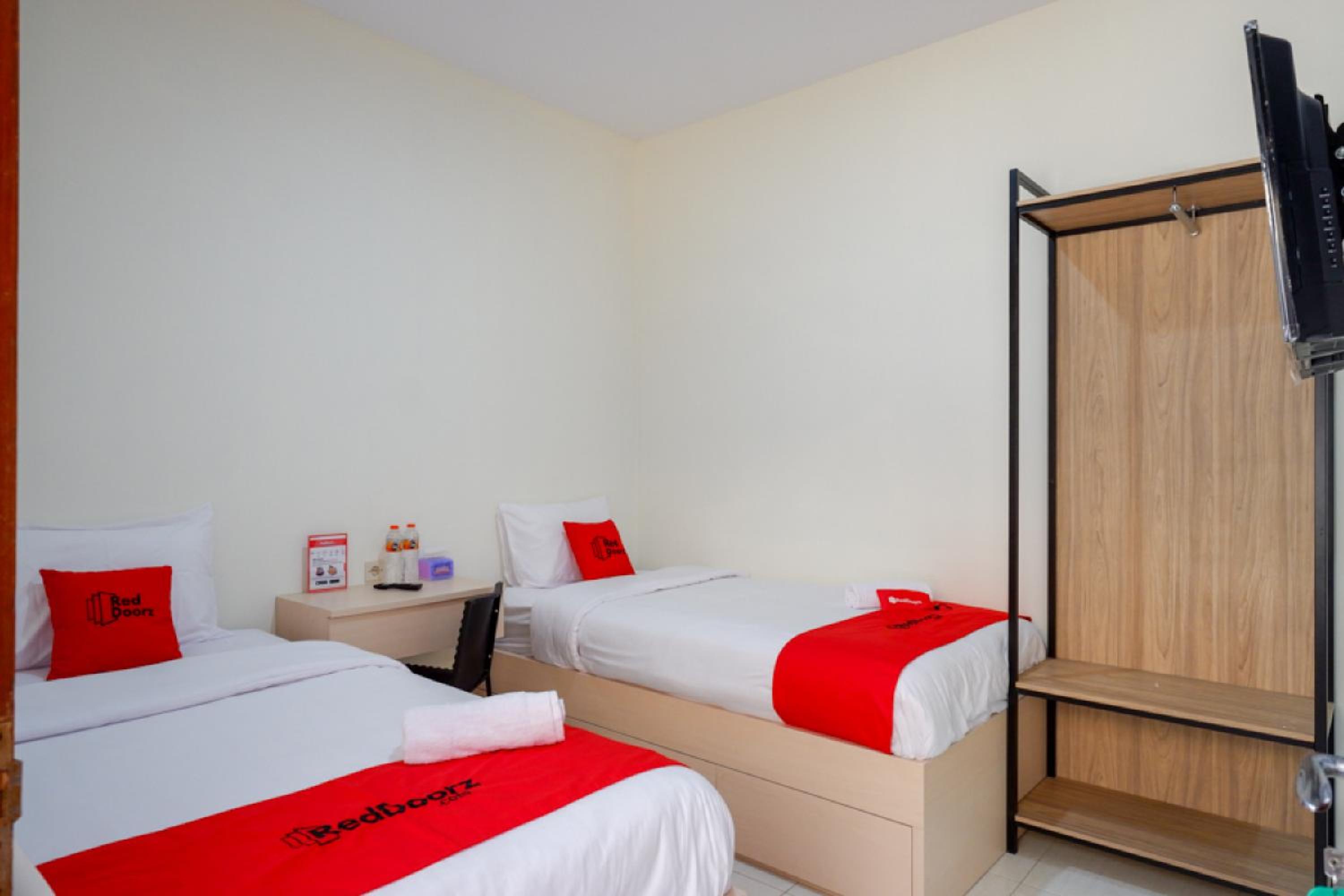 Twin Room - Photo 9