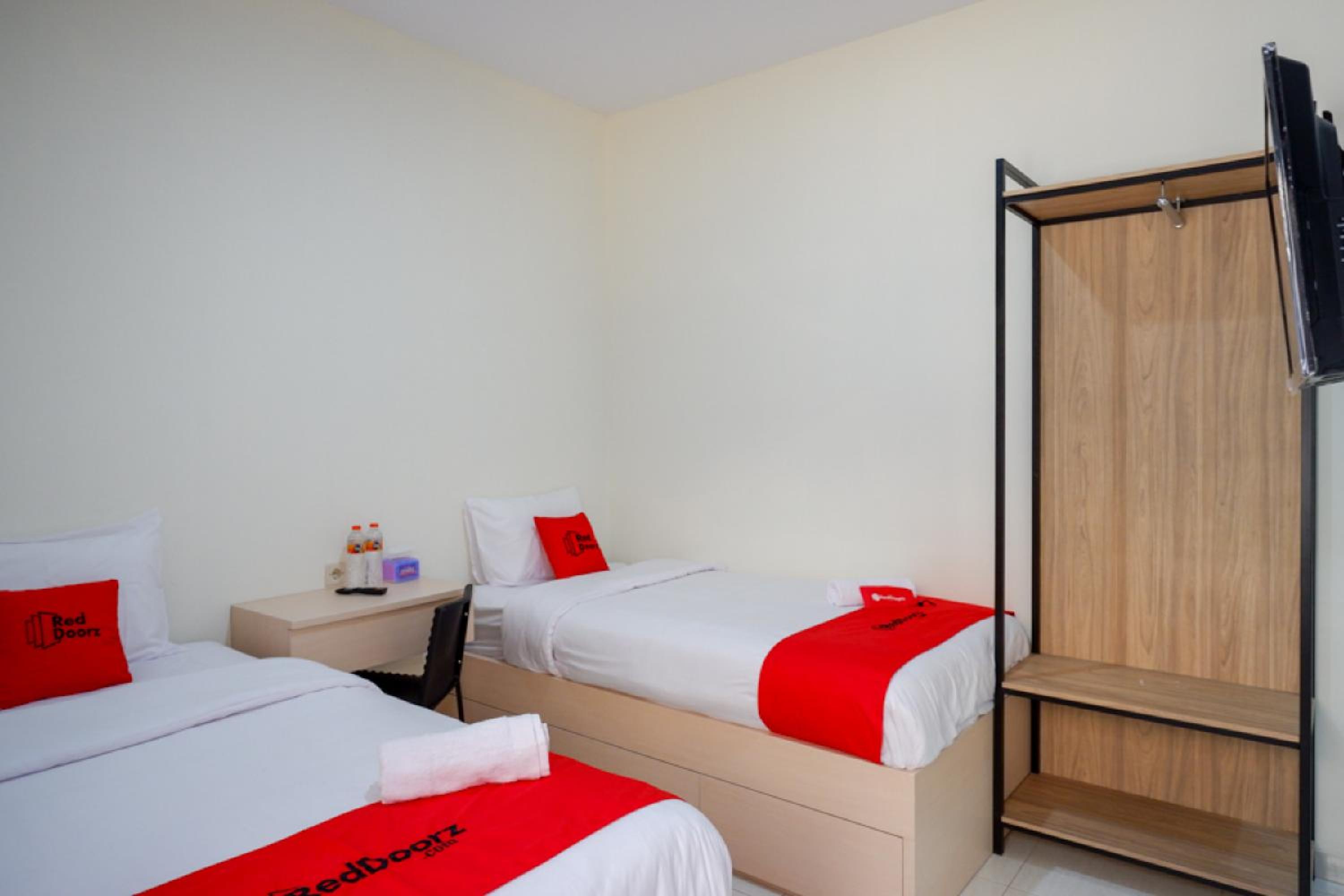 Twin Room - Photo 10