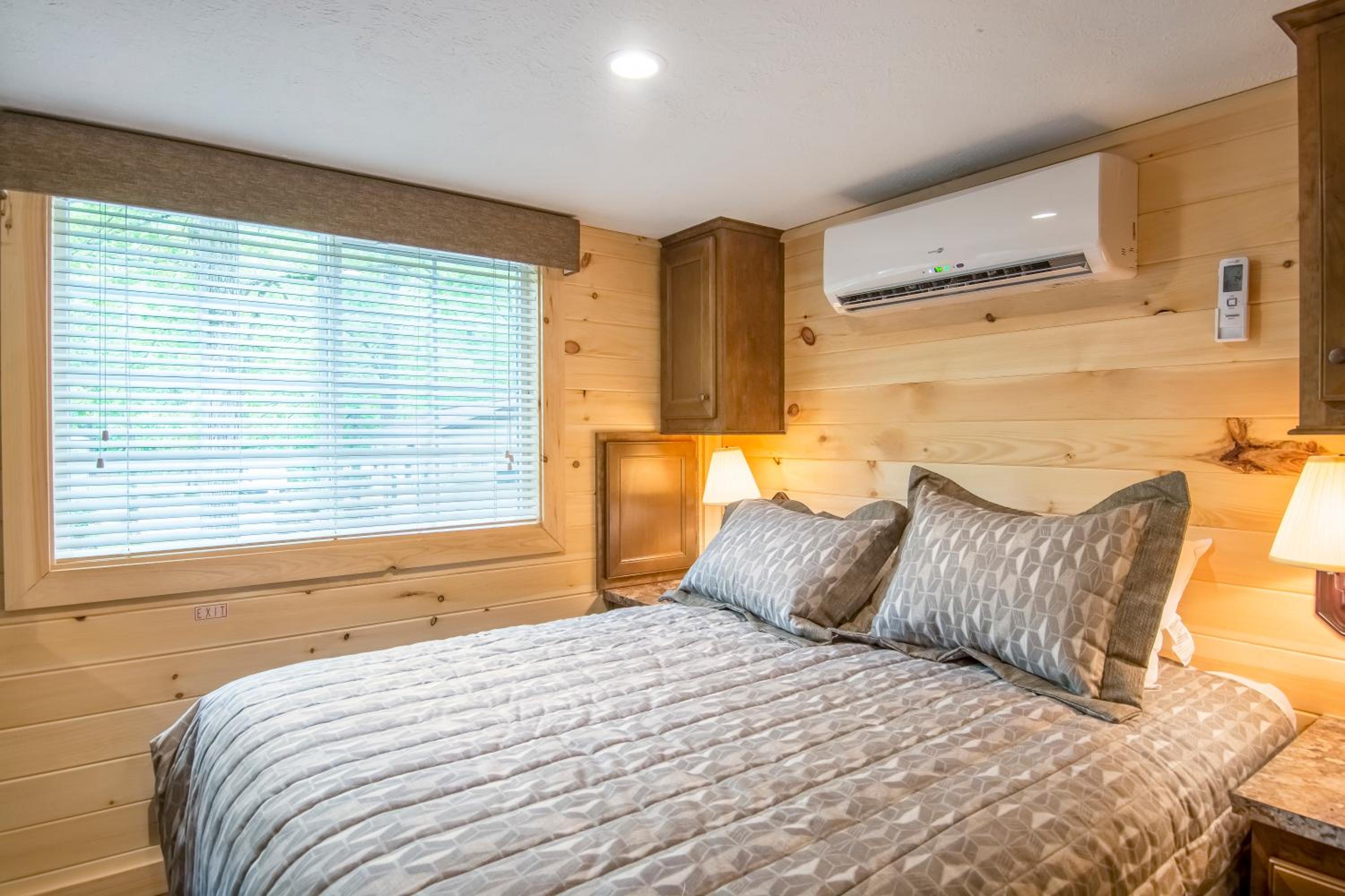 One Bedroom Loft Cabin photo 1