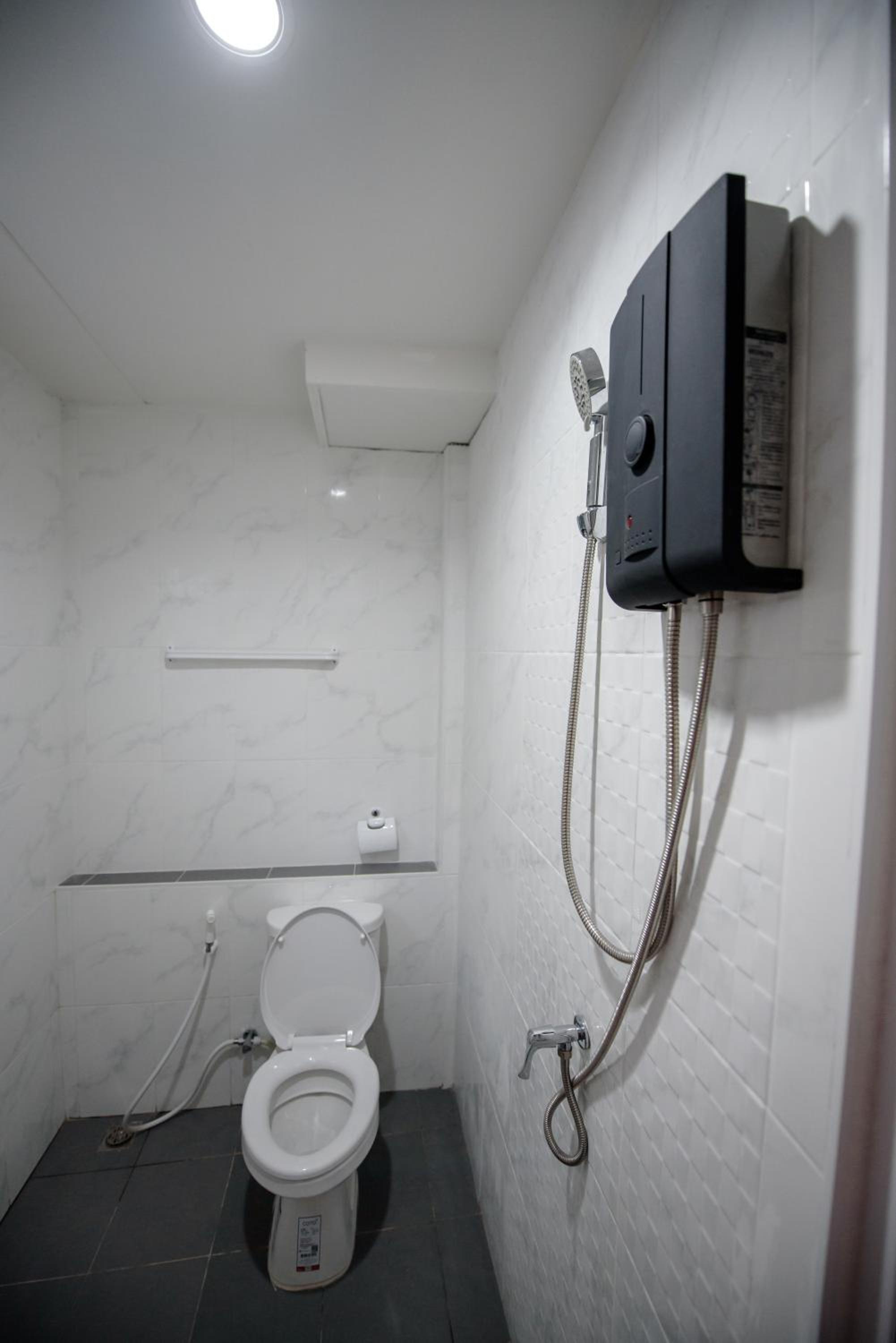 Standard Queen Room - Photo 8