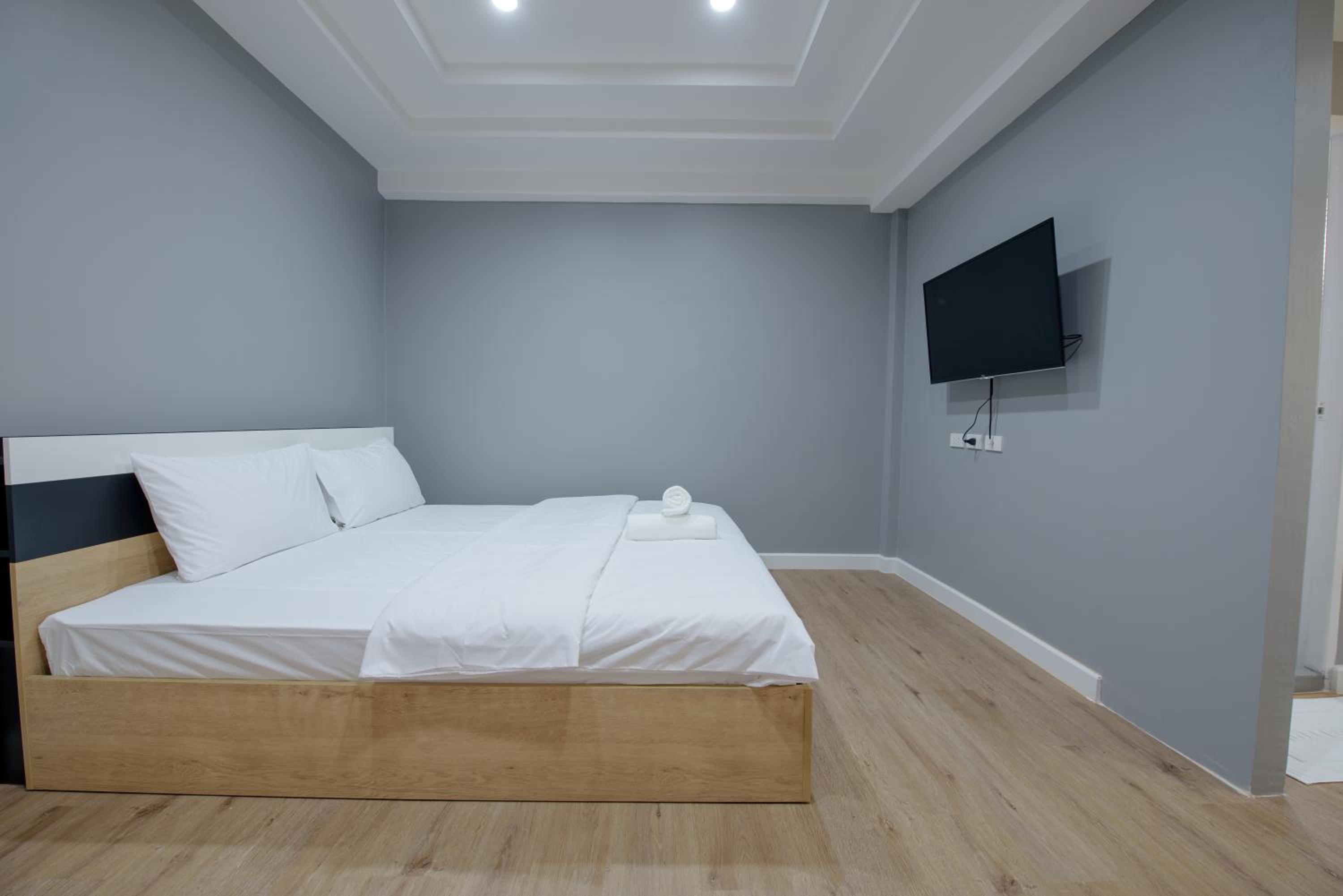 Standard King Room - Photo 5