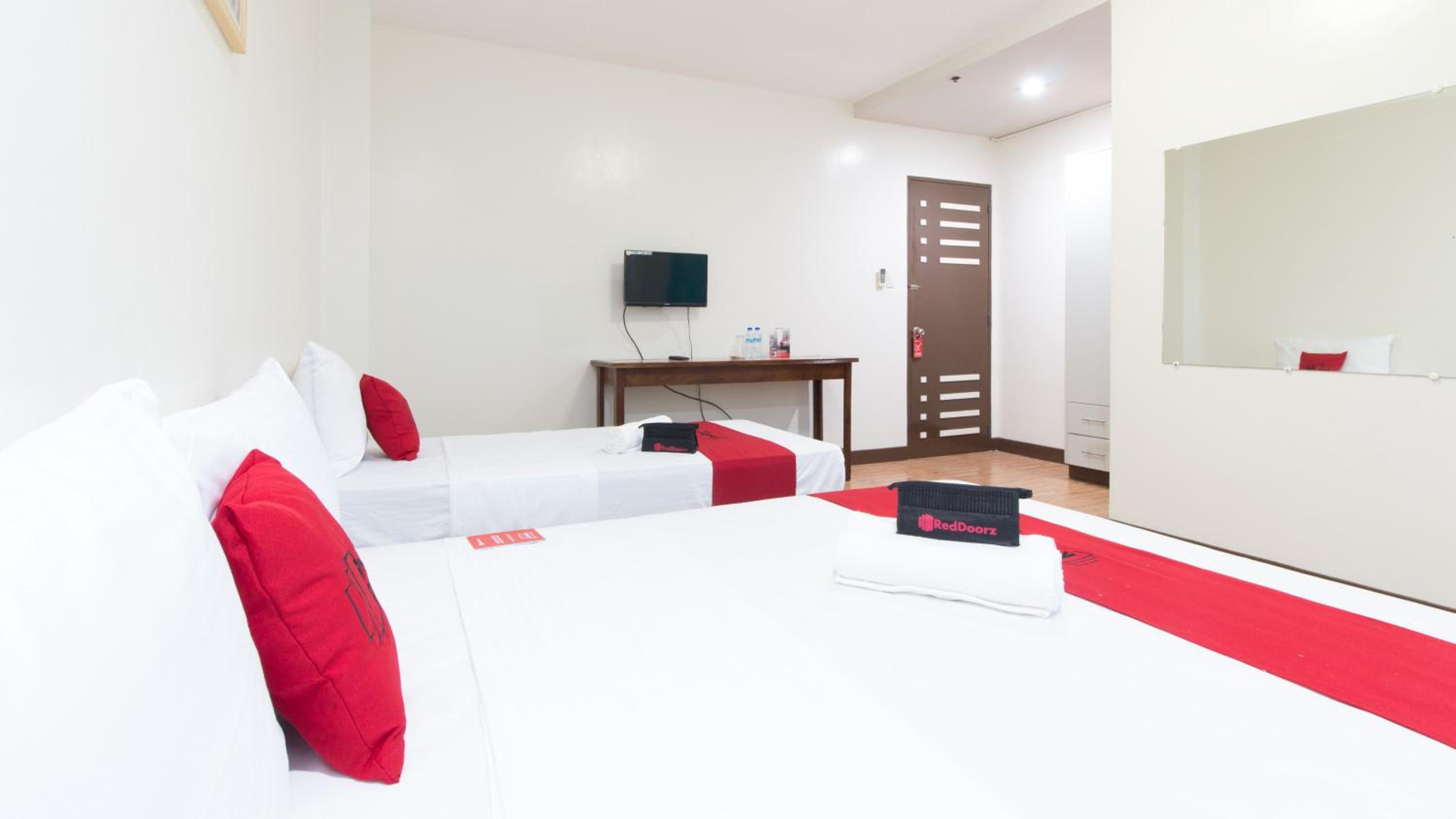 Deluxe Room - Photo 6