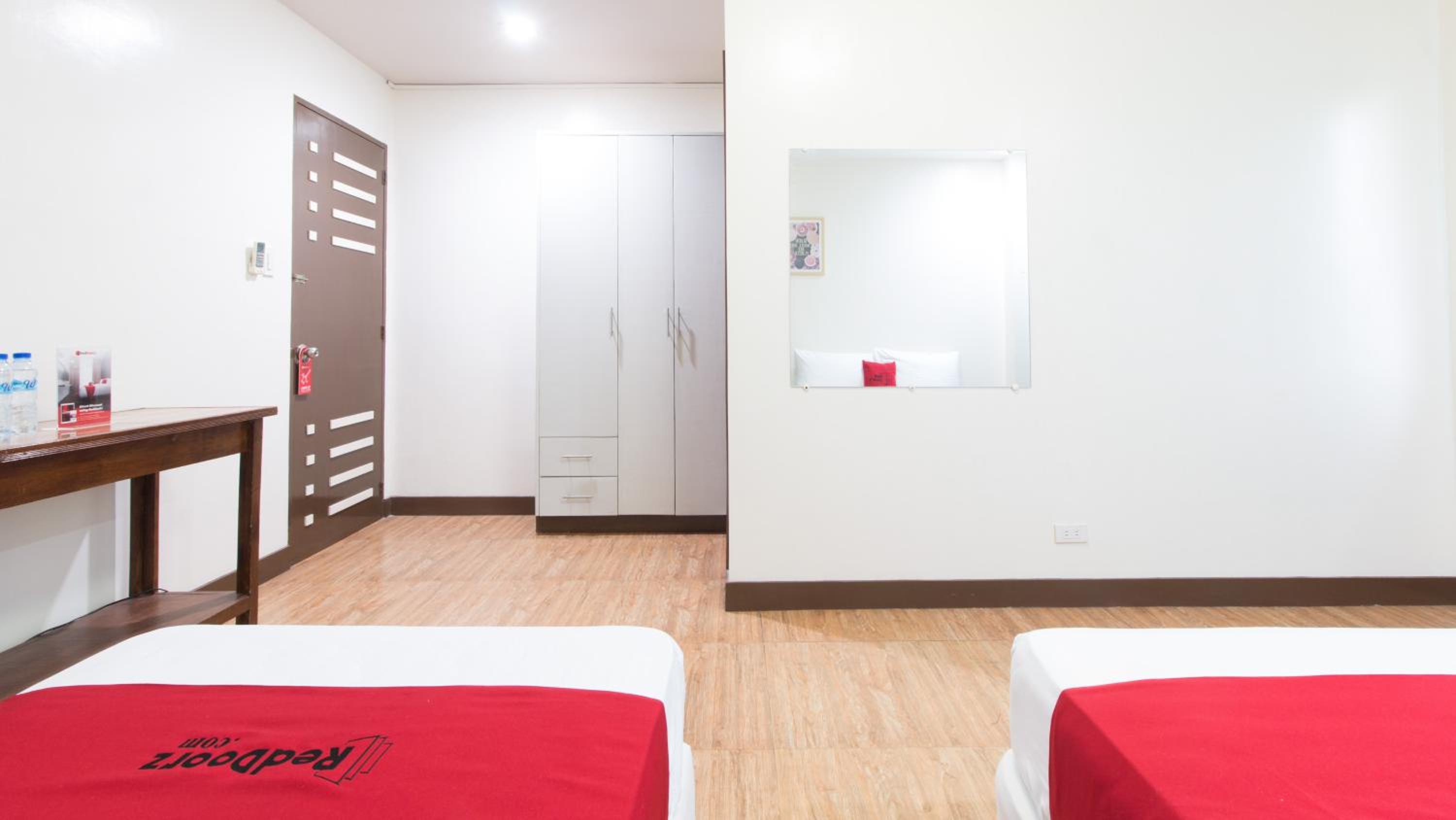 Deluxe Room - Photo 7