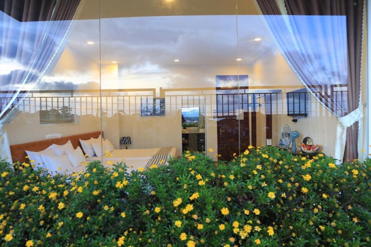 Family Room with Mountain View photo 3