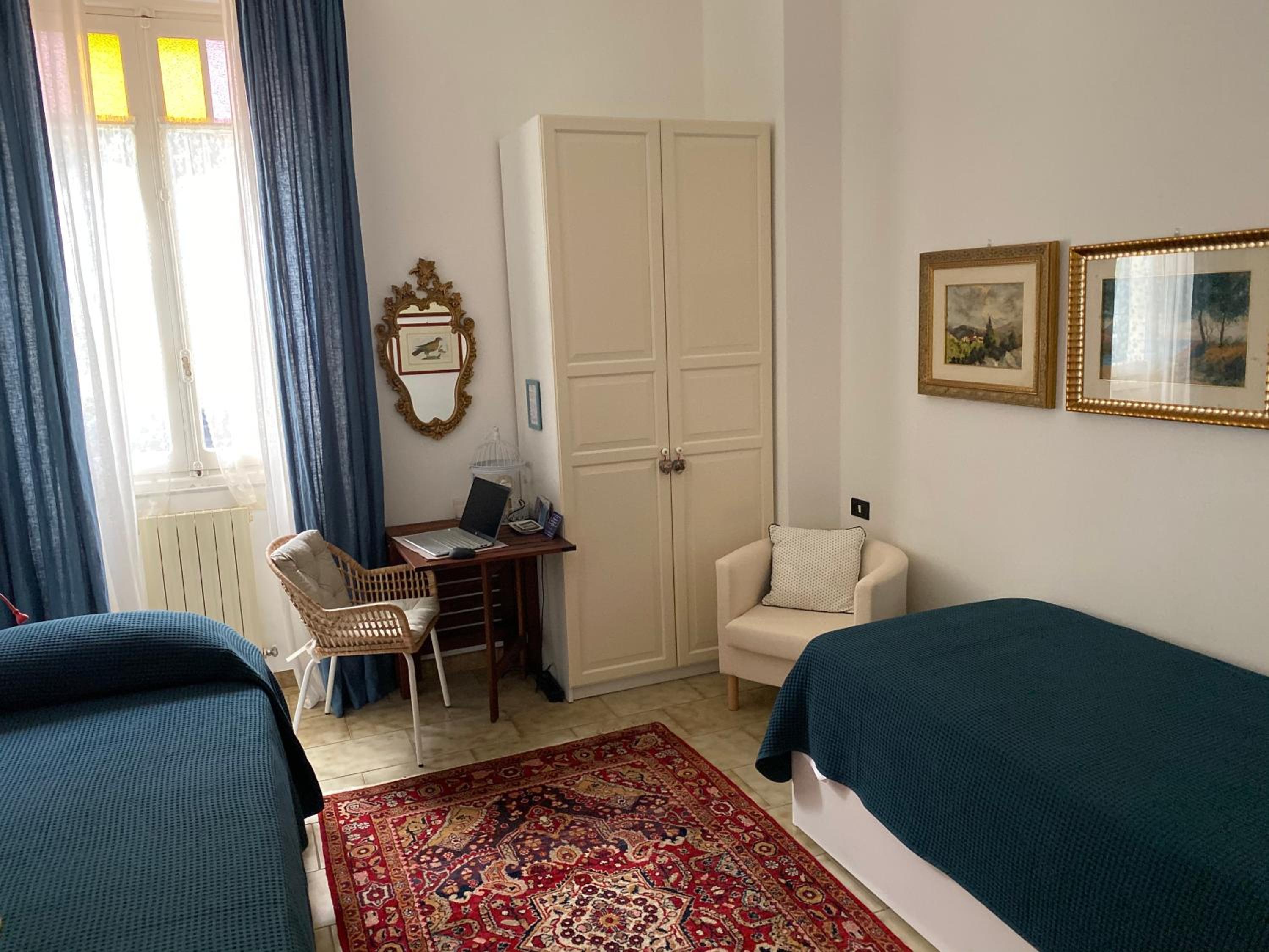 Twin Room with Private External Bathroom photo 2