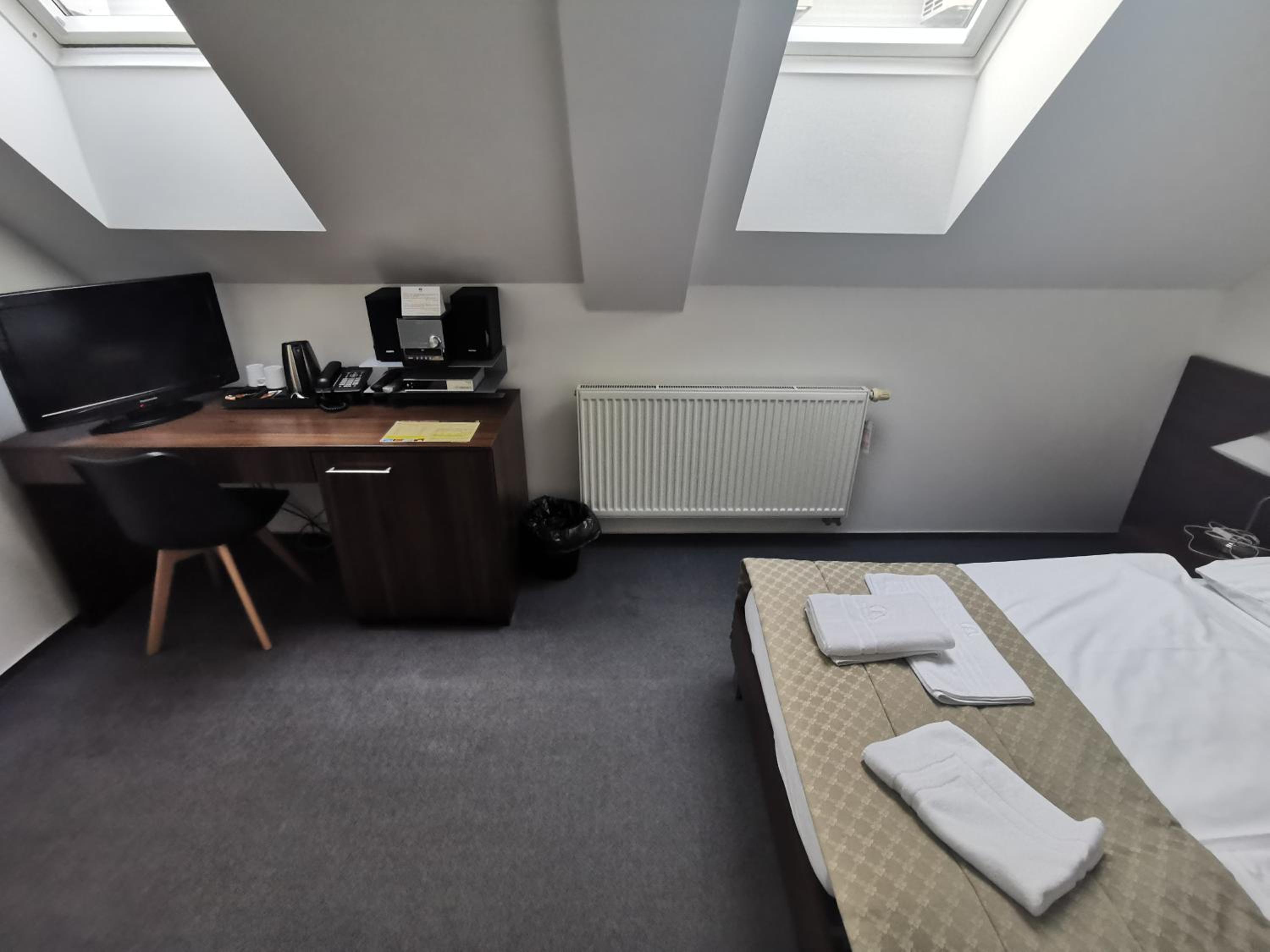 Double Room - Photo 3