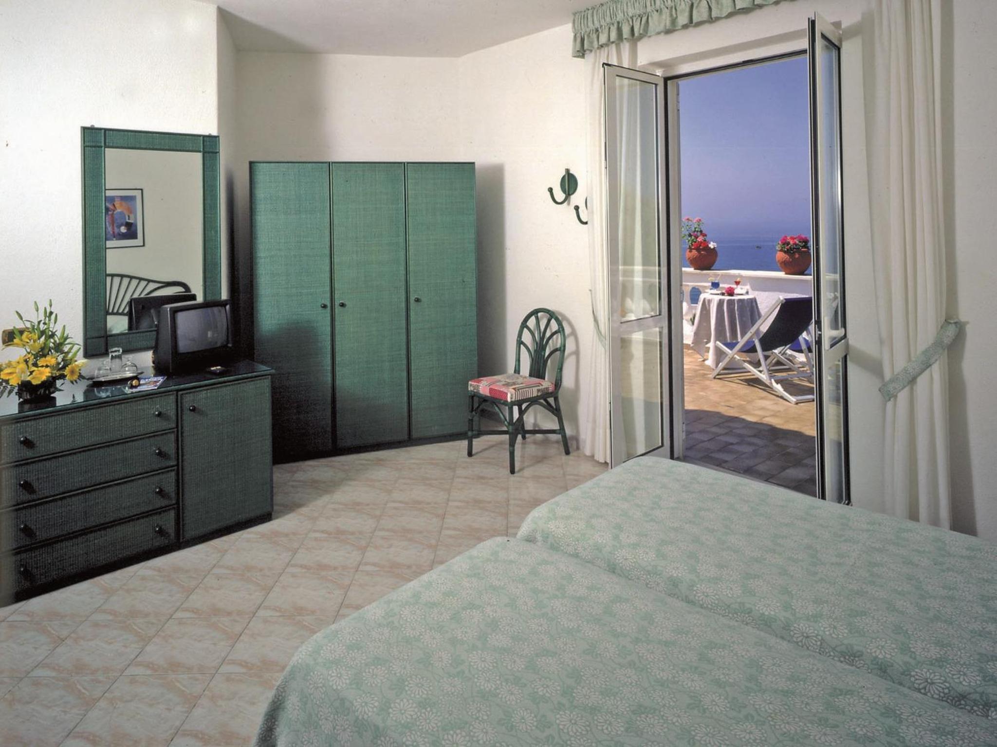 Double or Twin Room with Sea View photo 3
