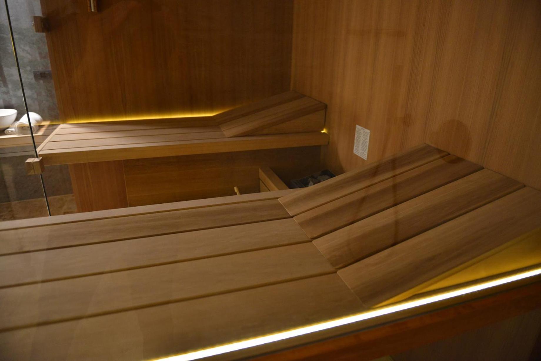 Deluxe One-Bedroom House with Sauna - Photo 16