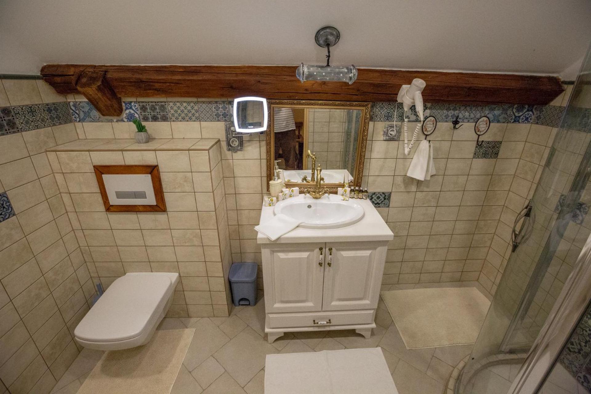 Deluxe Double Room with Shower photo 3
