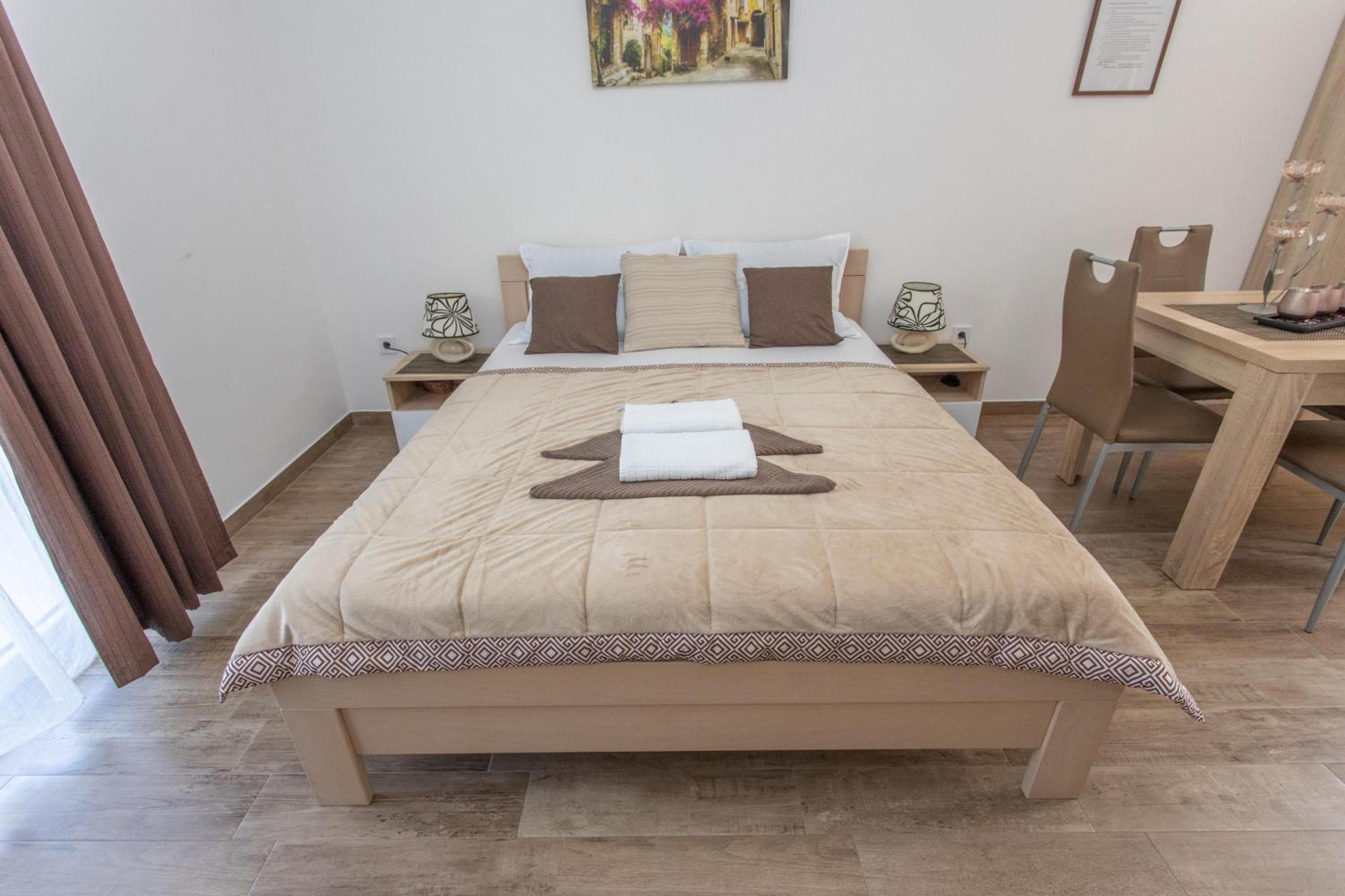 King Studio with Sofa Bed