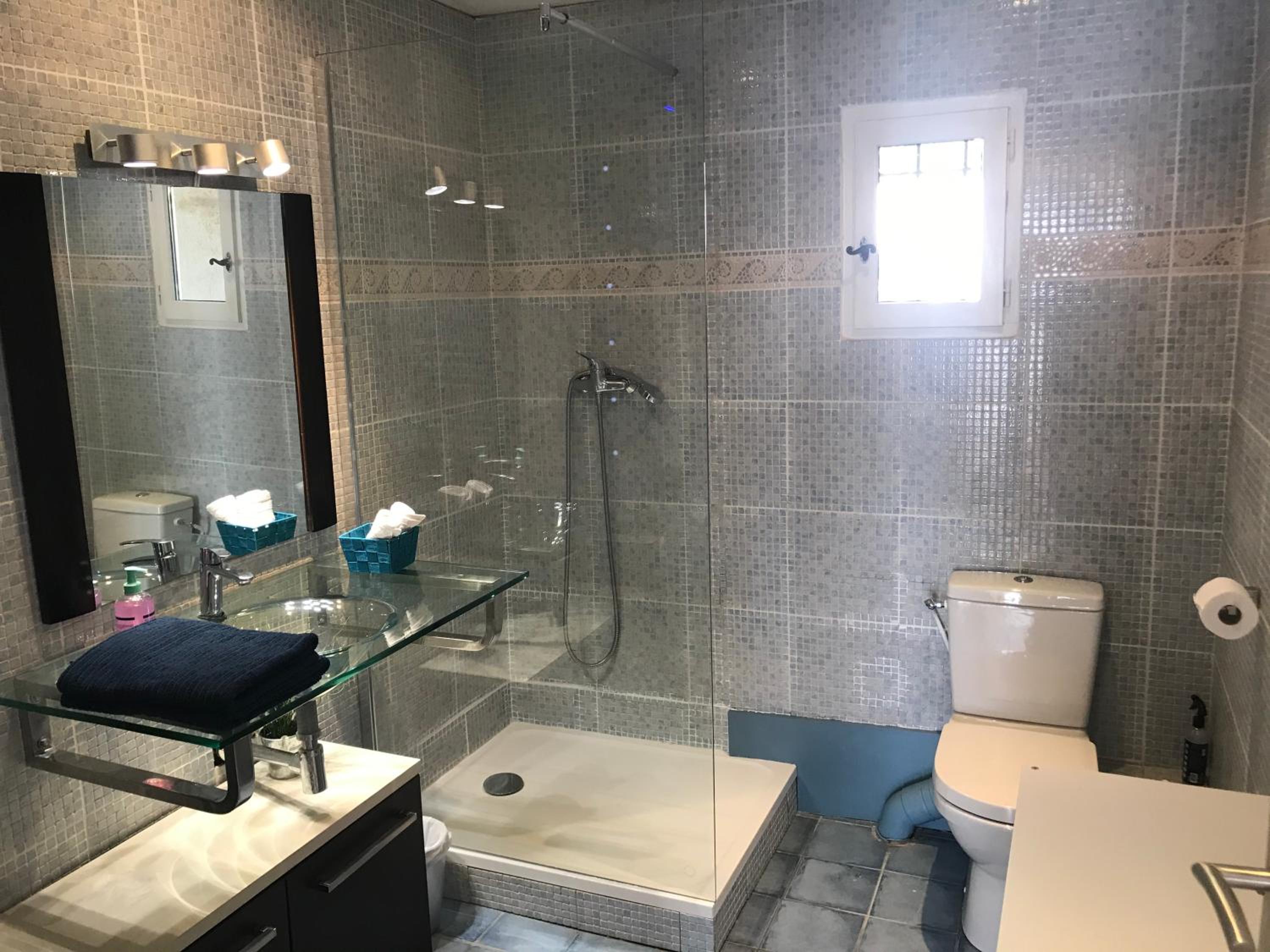 Triple Room with Private External Bathroom - Photo 20