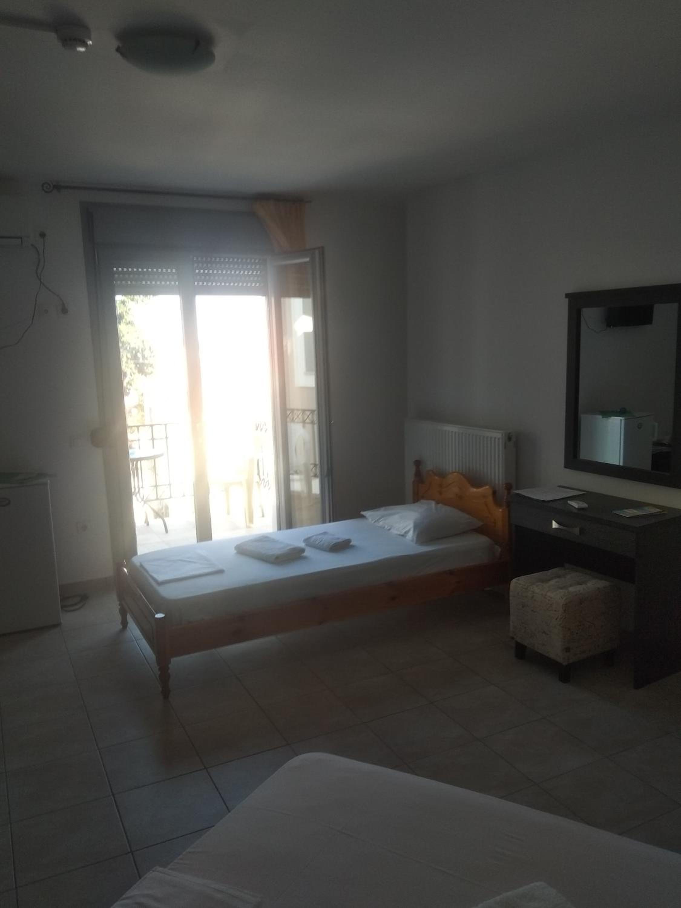 Triple Room with City View - Photo 7