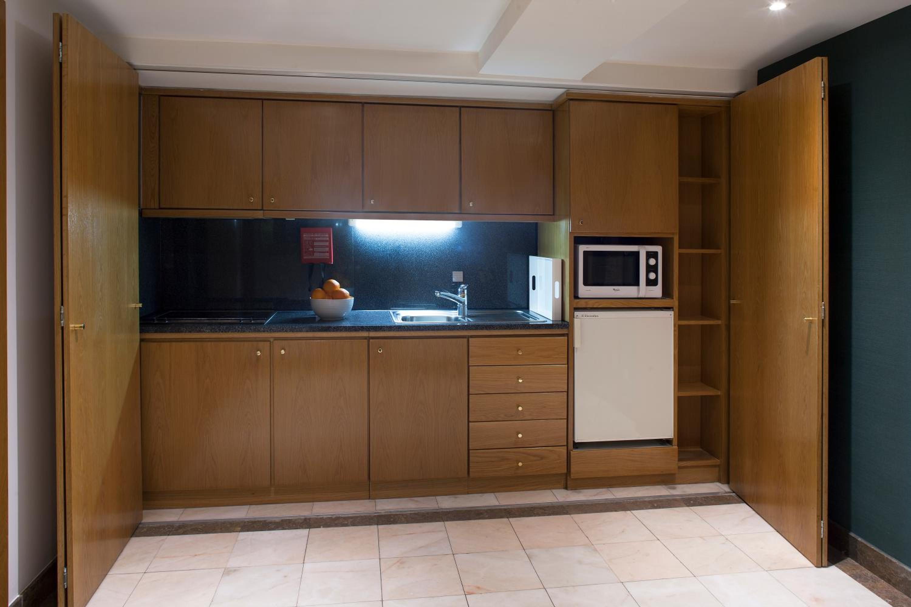 Deluxe One-Bedroom Apartment - Photo 5