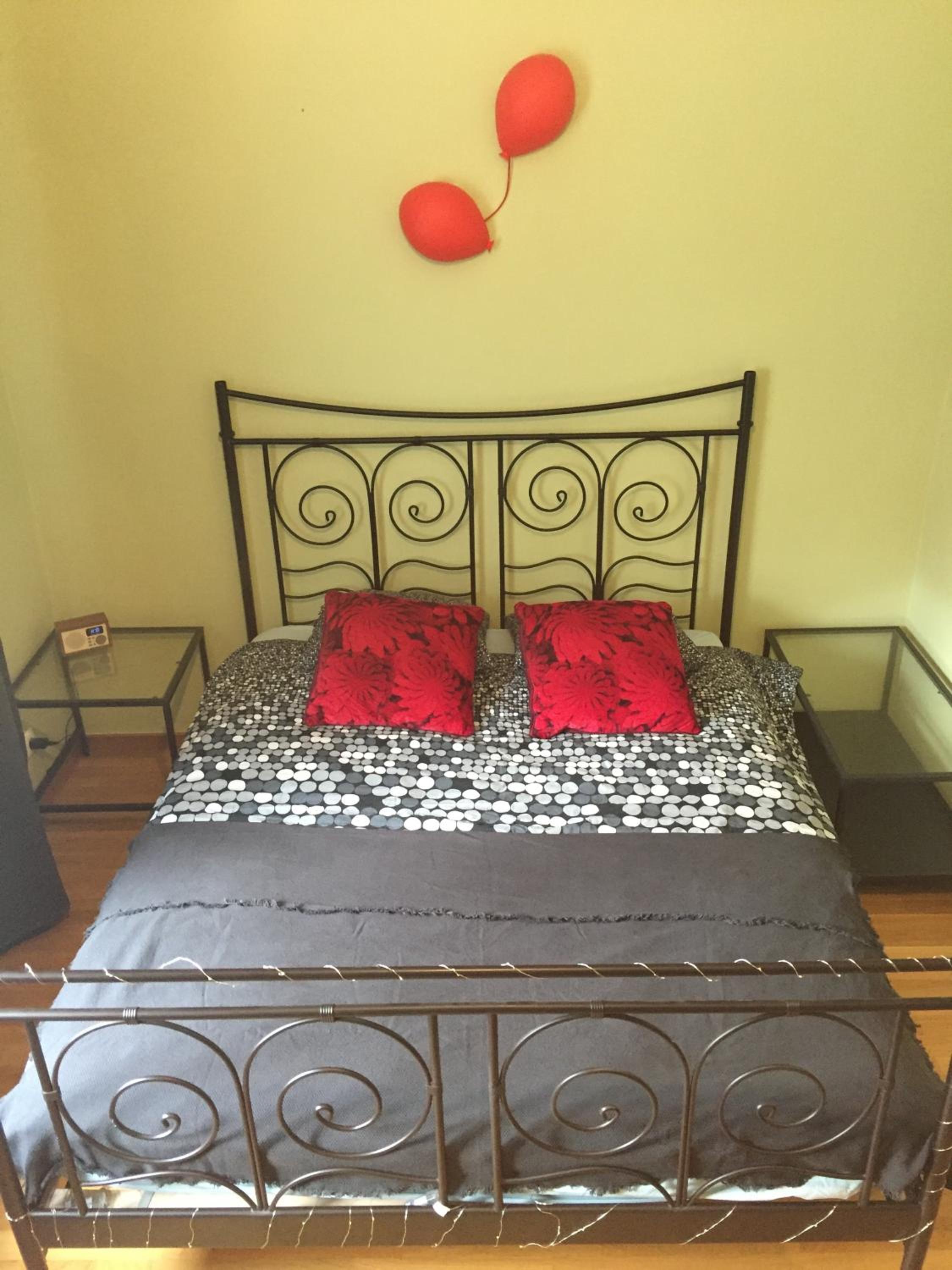 One-Bedroom Apartment - Photo 2