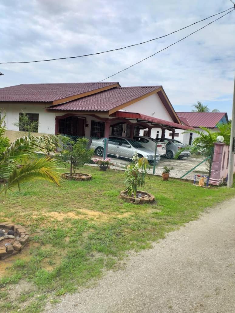Three-Bedroom House photo 1