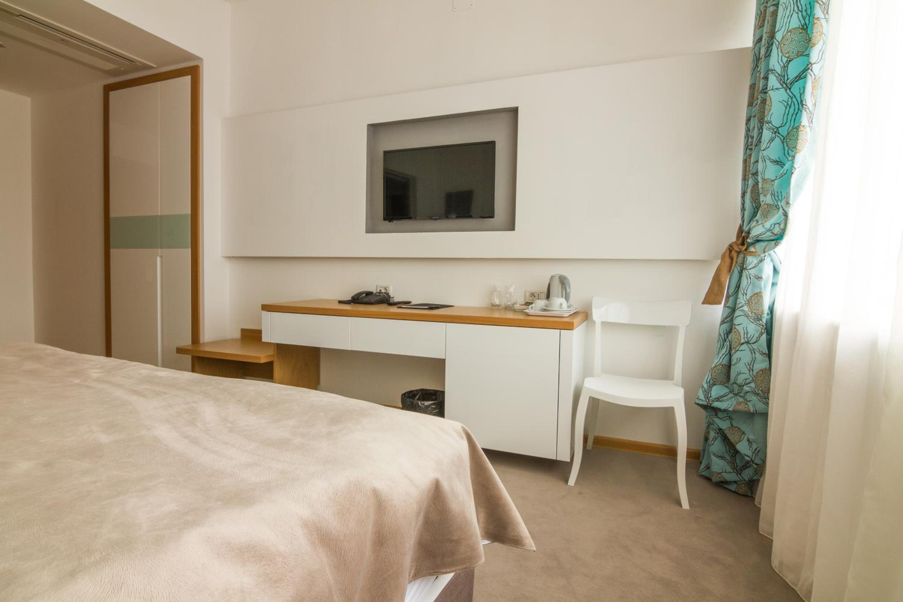 Special Offer - Double Room with Romantic Package photo 3