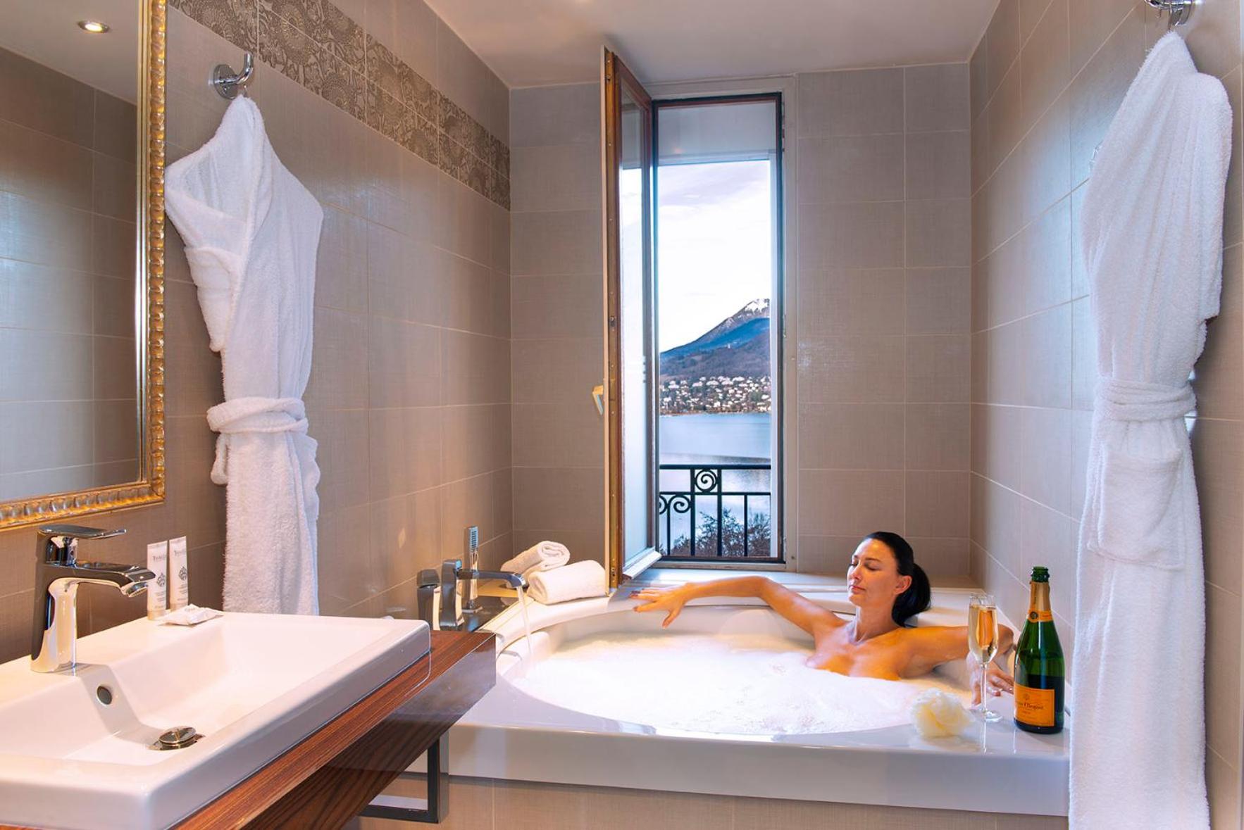  Elegance Room - Lake side with balcony - Double or Twin beds - Photo 3